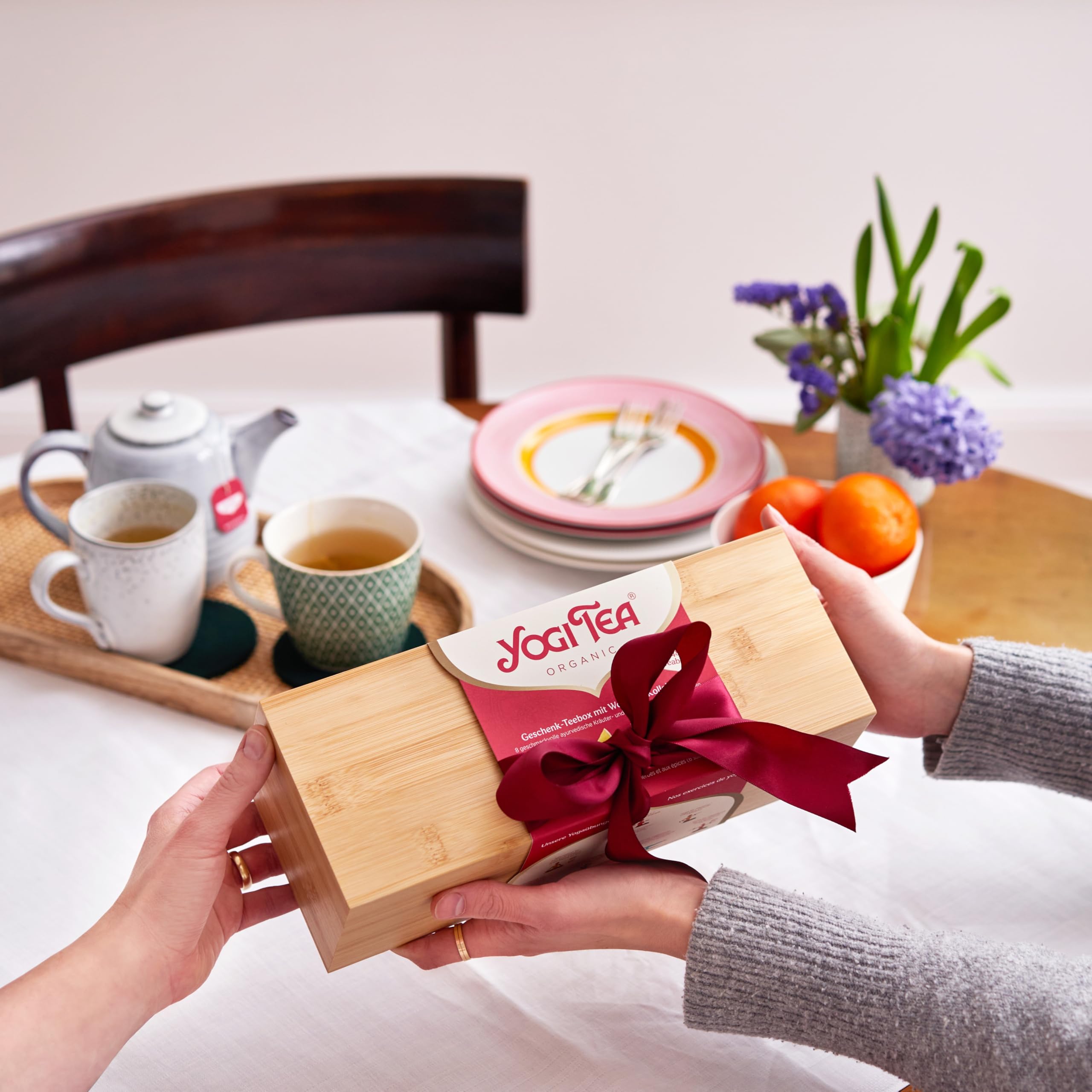 Yogi Tea Bio Tee Geschenkbox Bambus - Kräutertee, Chai, Schwarztee Set - 48 Teebeutel (8 Sorten)