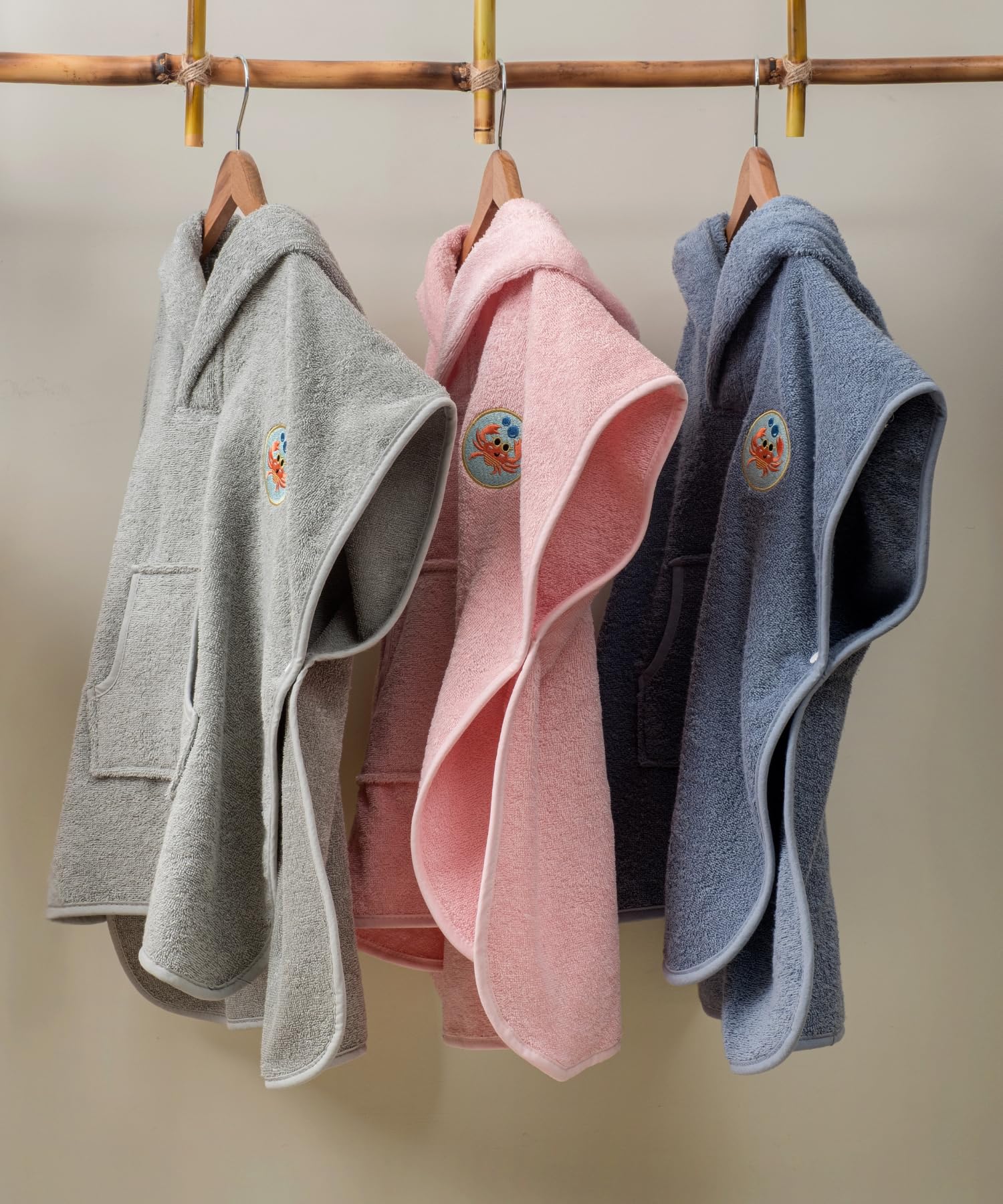 PandaHome Linden & Green Badeponcho Kinder, Frottee-Poncho für Jungen und Mädchen aus 100% Baumwolle, Morgenmantel mit Kapuze, Schnelltrocknend Weich Saugstark Bademäntel 400 g/m²