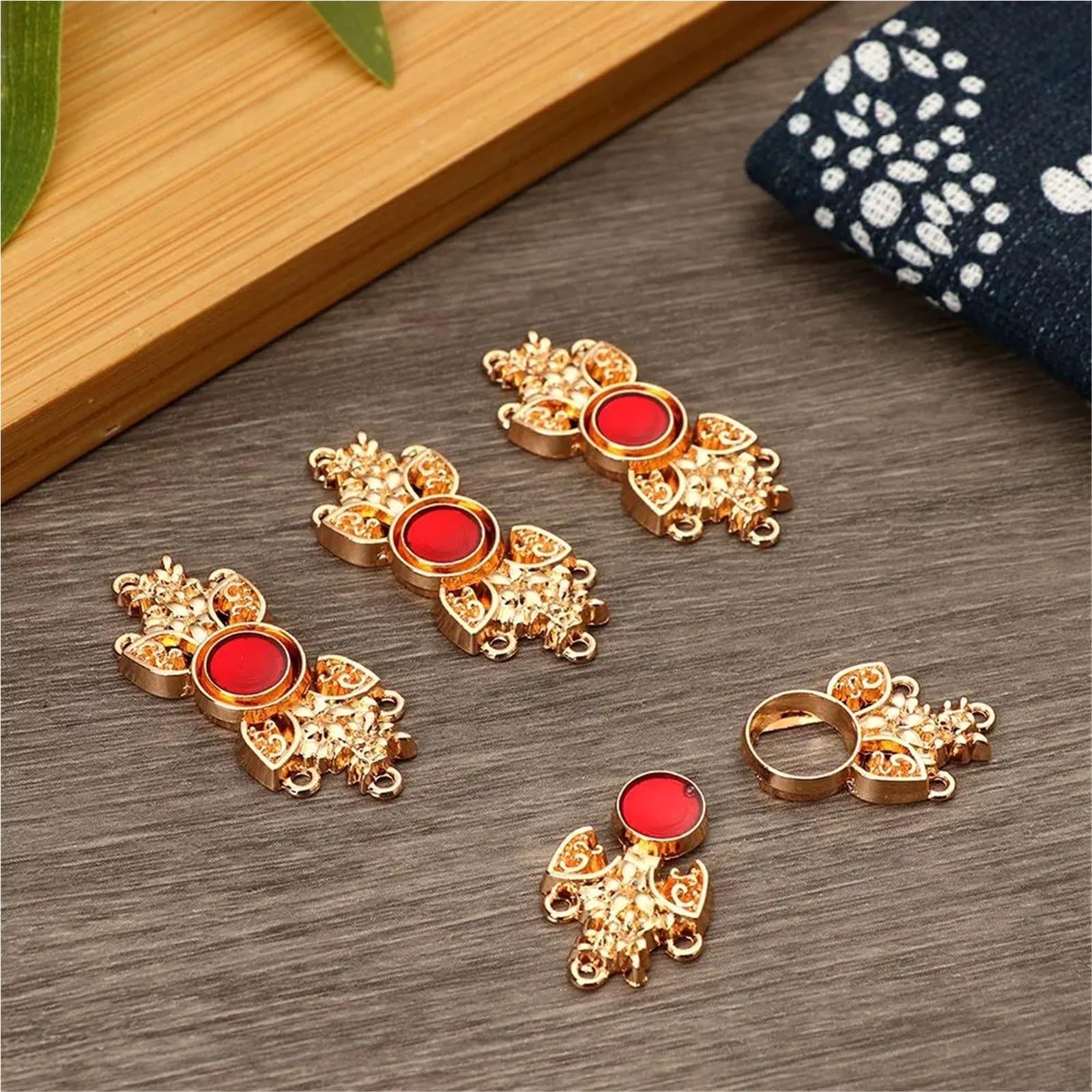 Klipsy do swetrów 80 sztuk Retro metalowe guziki szalik zapięcie sweter Cheongsam klamra łącząca krawiectwo DIY Decor kobiety broszki