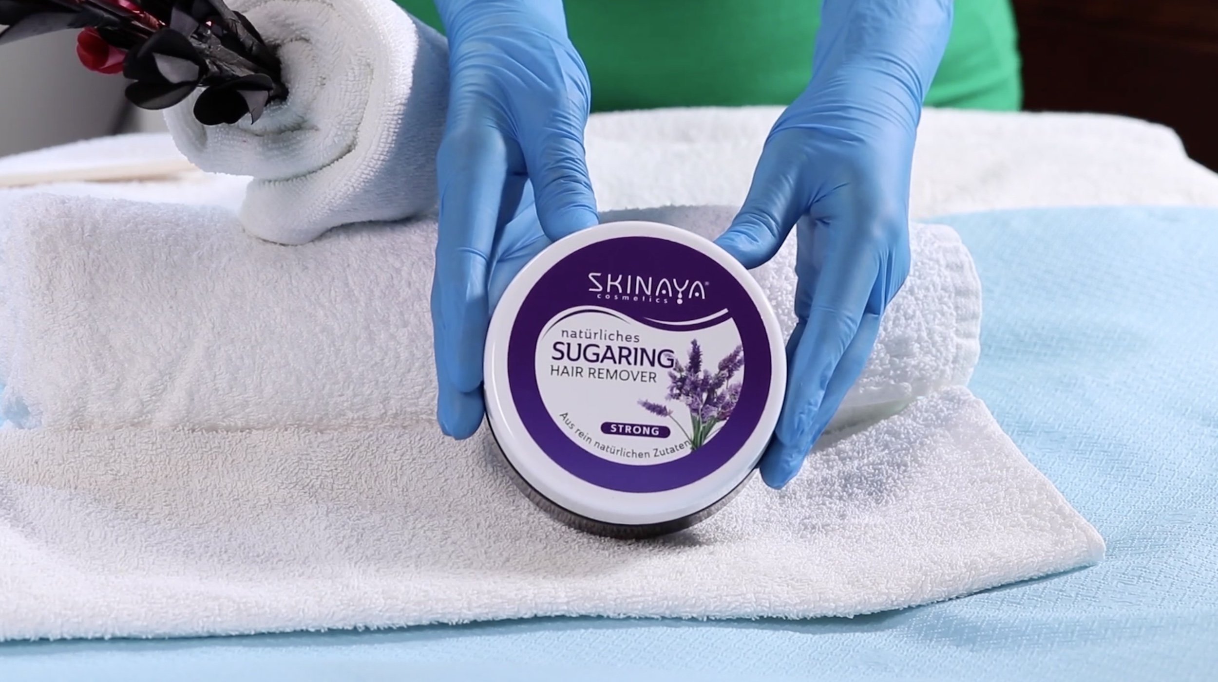 SKINAYA® PREMIUM ZUCKERPASTE SET ZUR HAARENTFERNUNG - 300 Gramm Sugaring Wachs Waxing Set (Lavendel) inkl. 15 Vliesstreifen und 5 Holzspatel