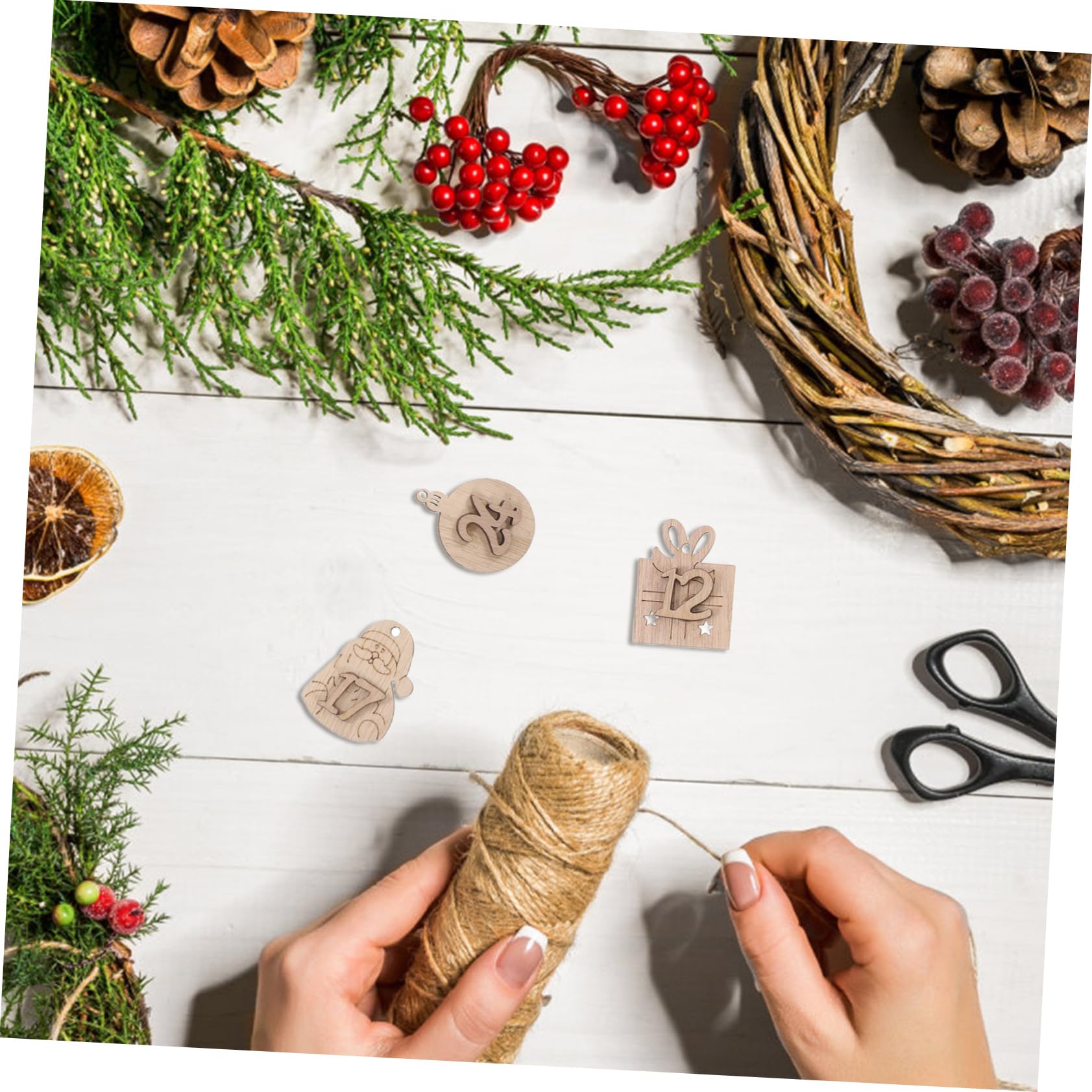 Calendrier de L'avent en Bois Pendentifs et Compte à Rebours Décoration Noël Intérieure 24 Chiffres à Suspendre