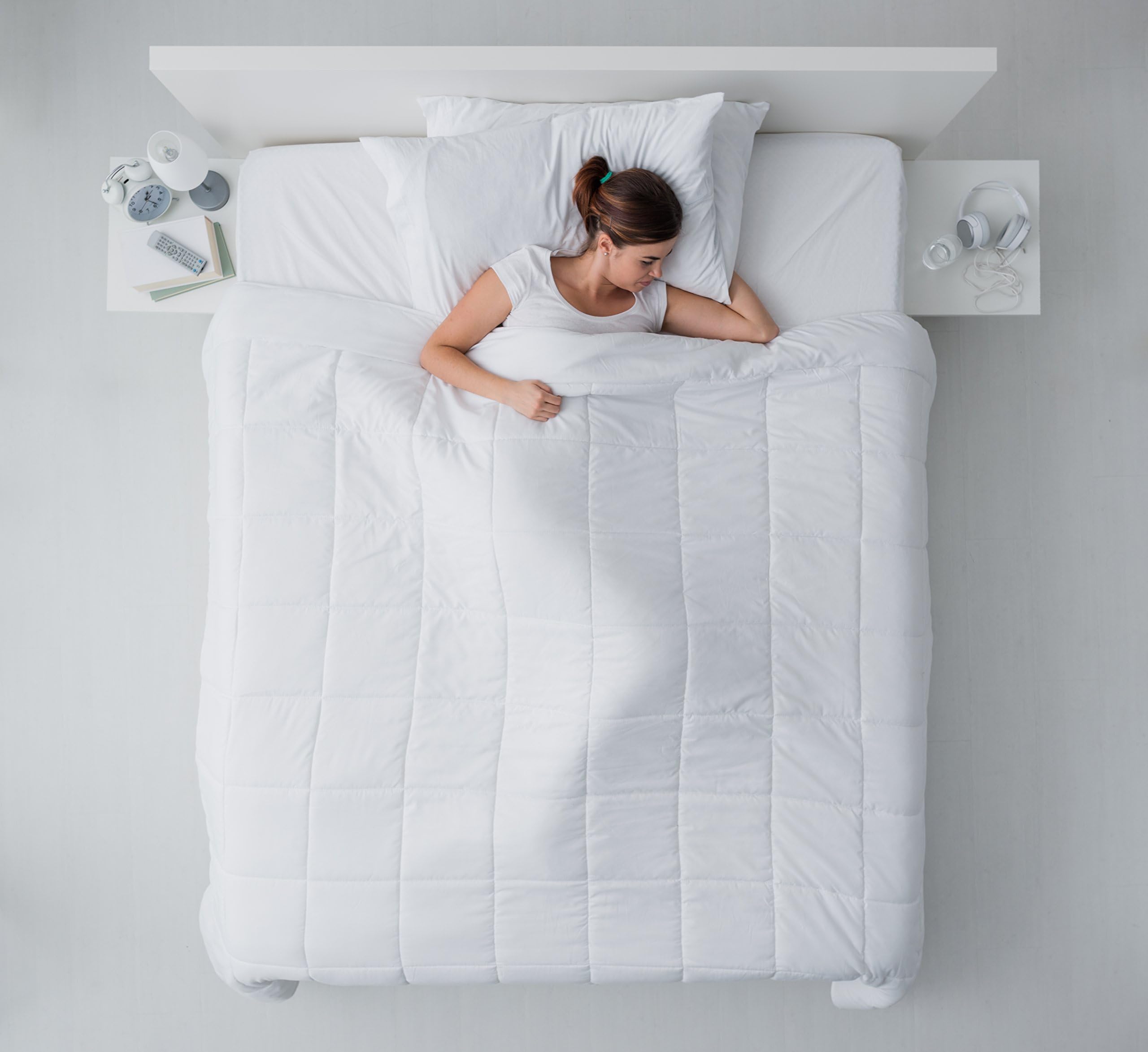 Ultra-Plush Comforter, Hypoallergenic Polyester Duvet Insert (Queen)
