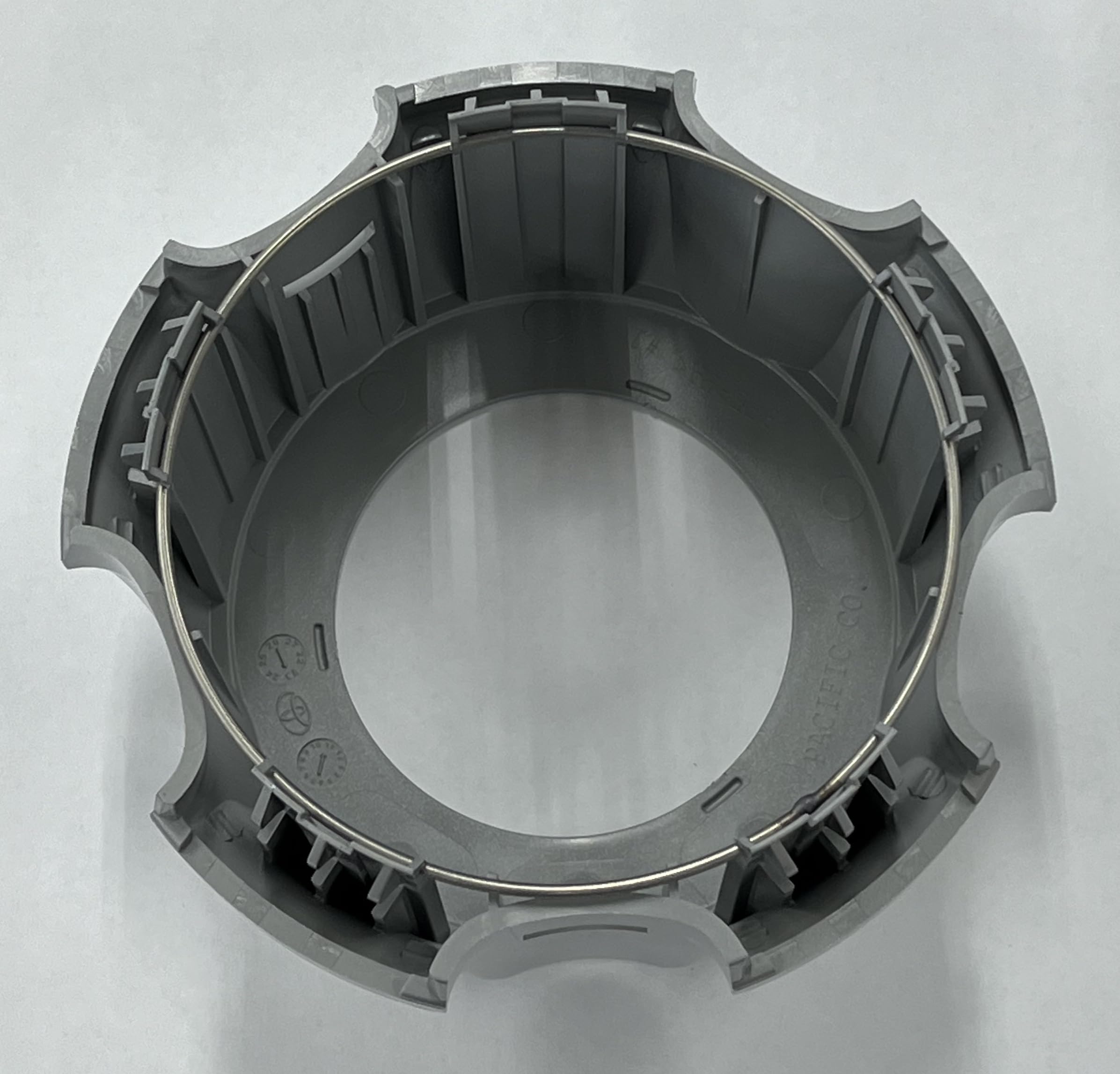 Amazon | TOYOTA (トヨタ) 純正部品 ORNAMENT SUB-ASSY WHEEL HUB