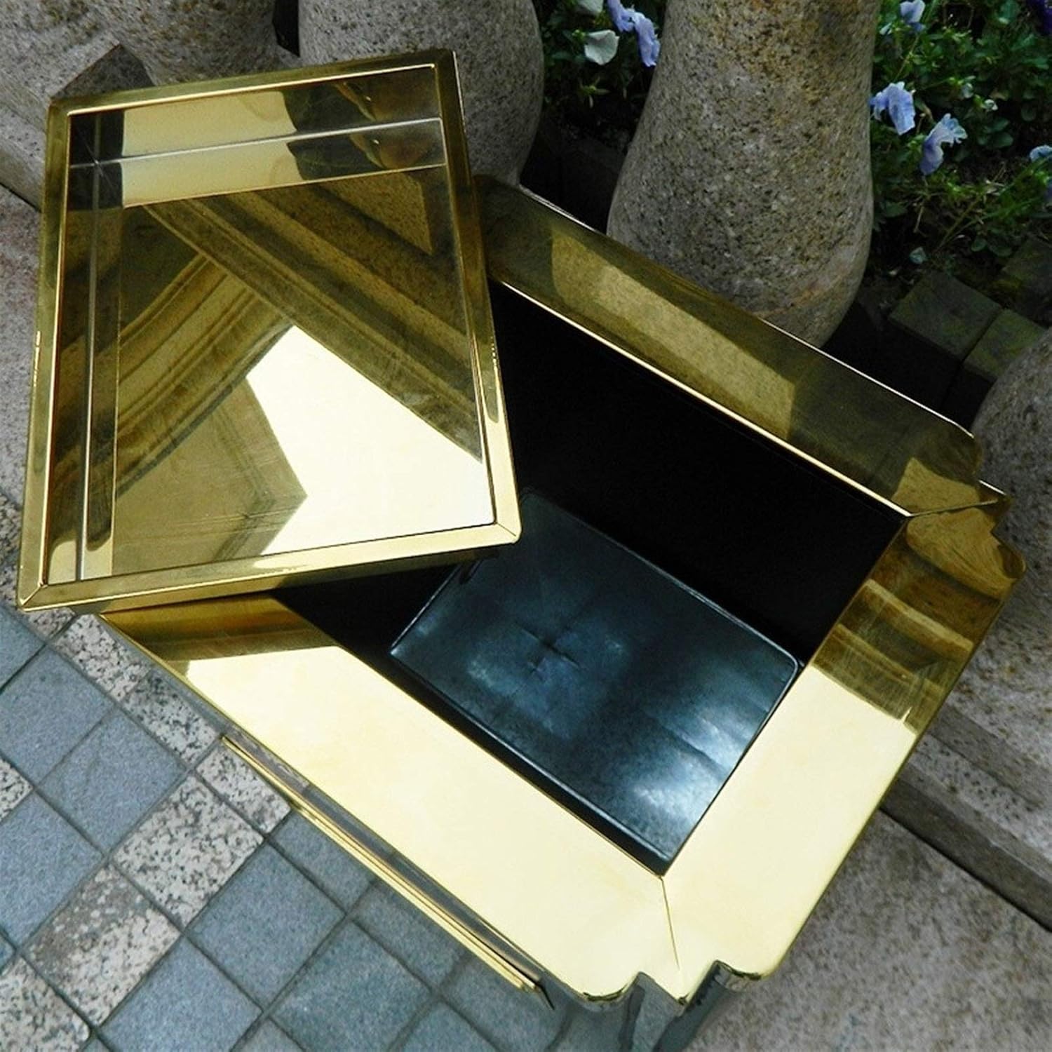 misen2014さま】vintage ❀ ミルク色ガラスの 素敵なリスさん vintage