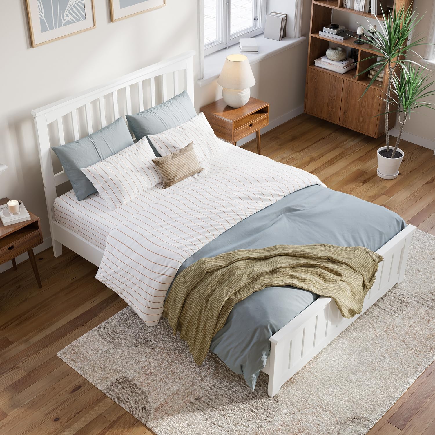 HomeStock Rococo Romance Full Solid Wood Low Profile Platform Bed with Matching Footboard in White