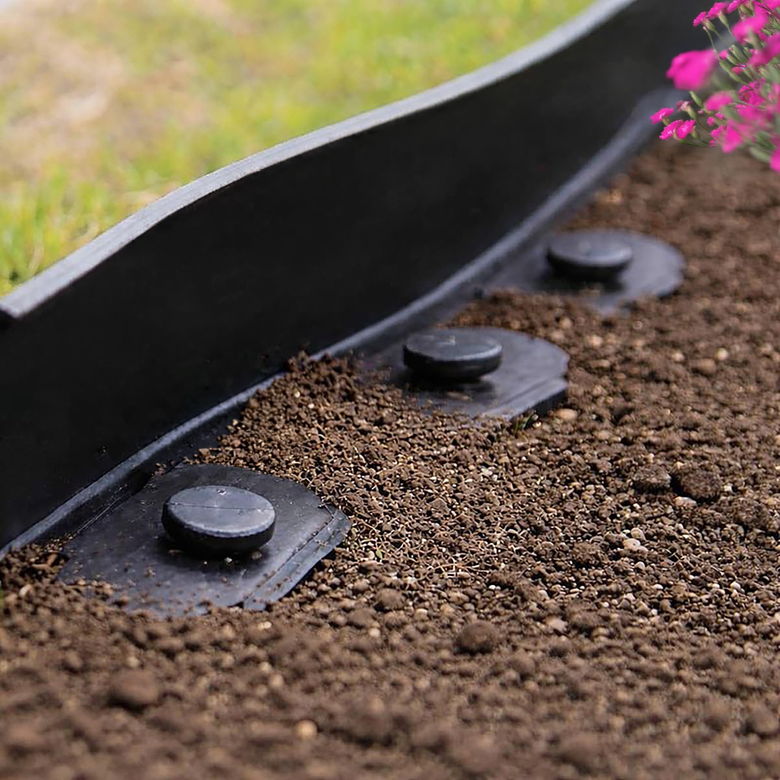Relaxdays bordura prato, 30 m x 5 cm, plastica, flessibile, 90 picchetti, nero