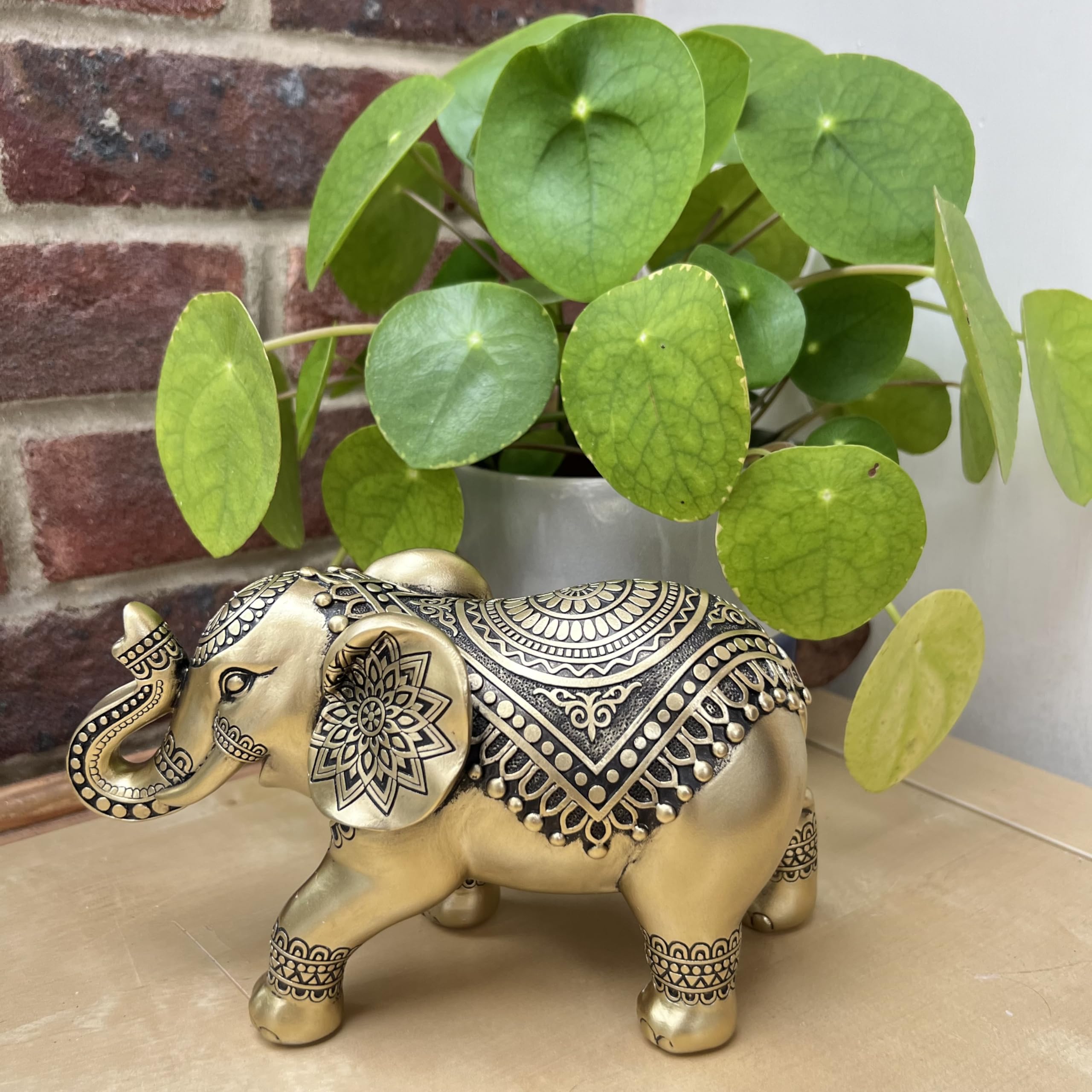 Thorness Exquisite Golden Elephant Statue: Elegant Ornament in Brilliant Gold Hue - Perfect for Home Decor - Image 4