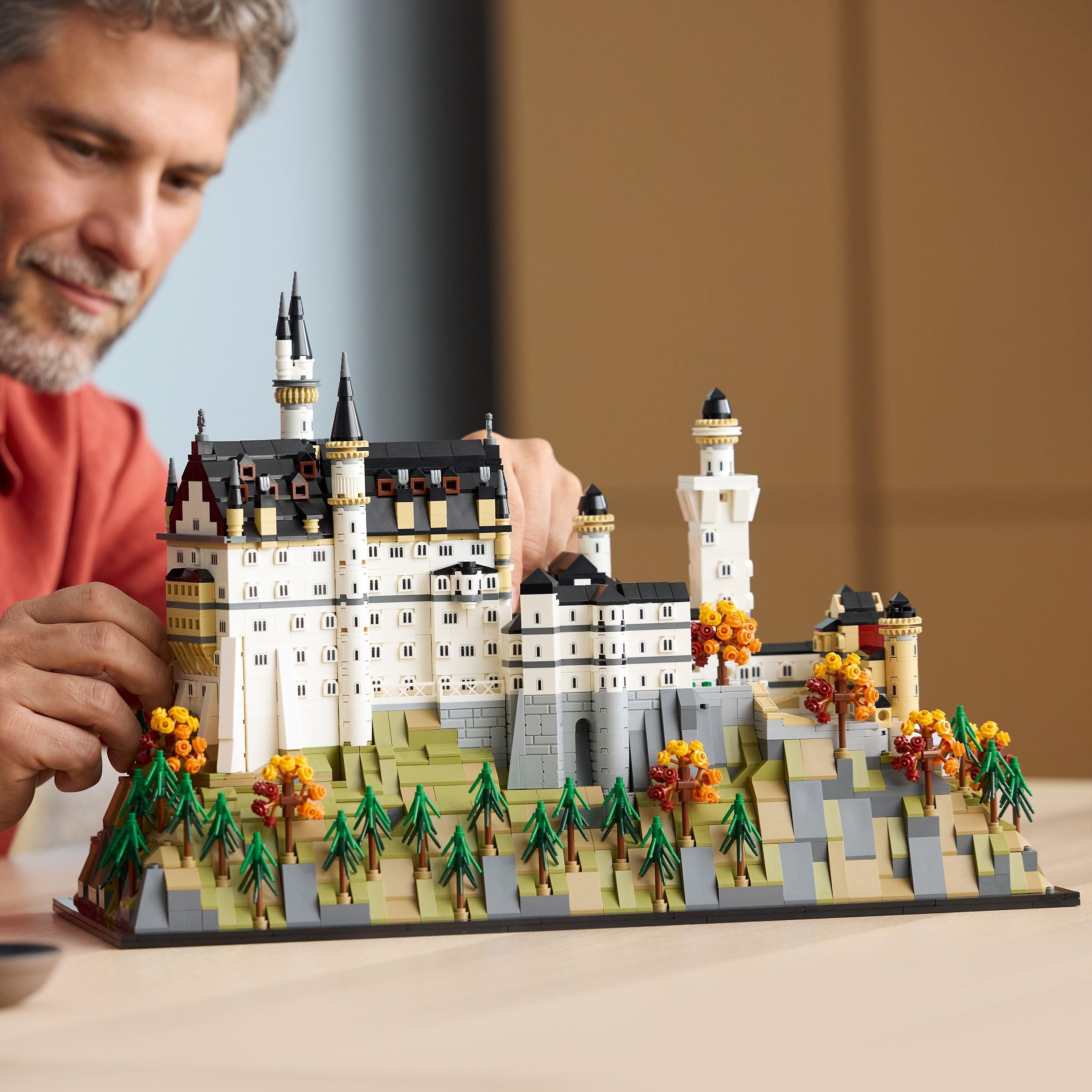 LEGO Architecture Schloss Neuschwanstein - 3D Puzzle für Erwachsene - Modellbau mit Türmen, Innenhöfen & detailliertem Innenraum - Historisches Geschenk für Fans - 21063
