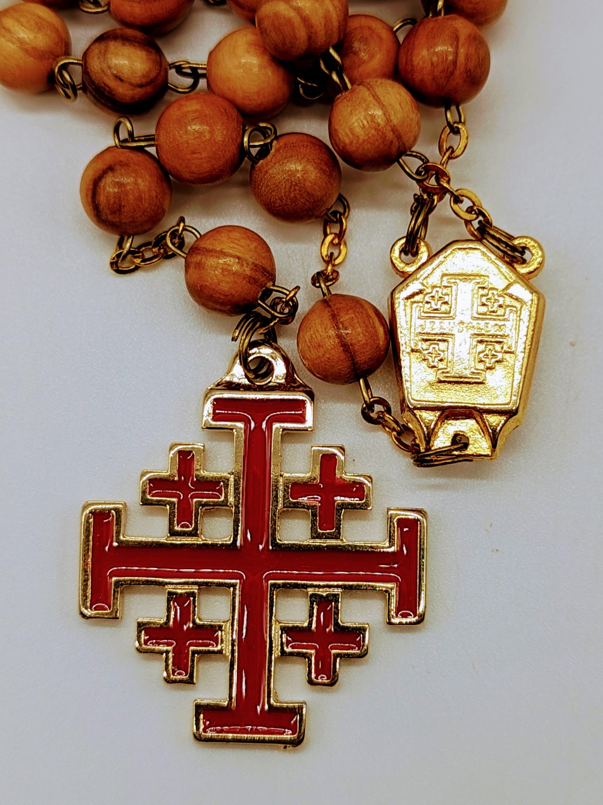 OVUNQUE PROTEGGIMI Rosario con croce di Gerusalemme e grani in vero ulivo, crocera con acqua del Giordano. Olive wood rosary with Jerusalem cross.