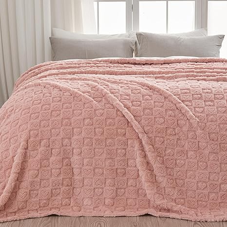 NEWCOSPLAY Super Soft Queen Blanket Pink Premium Silky Flannel Fleece 3D Heart Checkered Lightweight Bed Blanket All Season Use (Pink Heart, Queen(90"x90"))