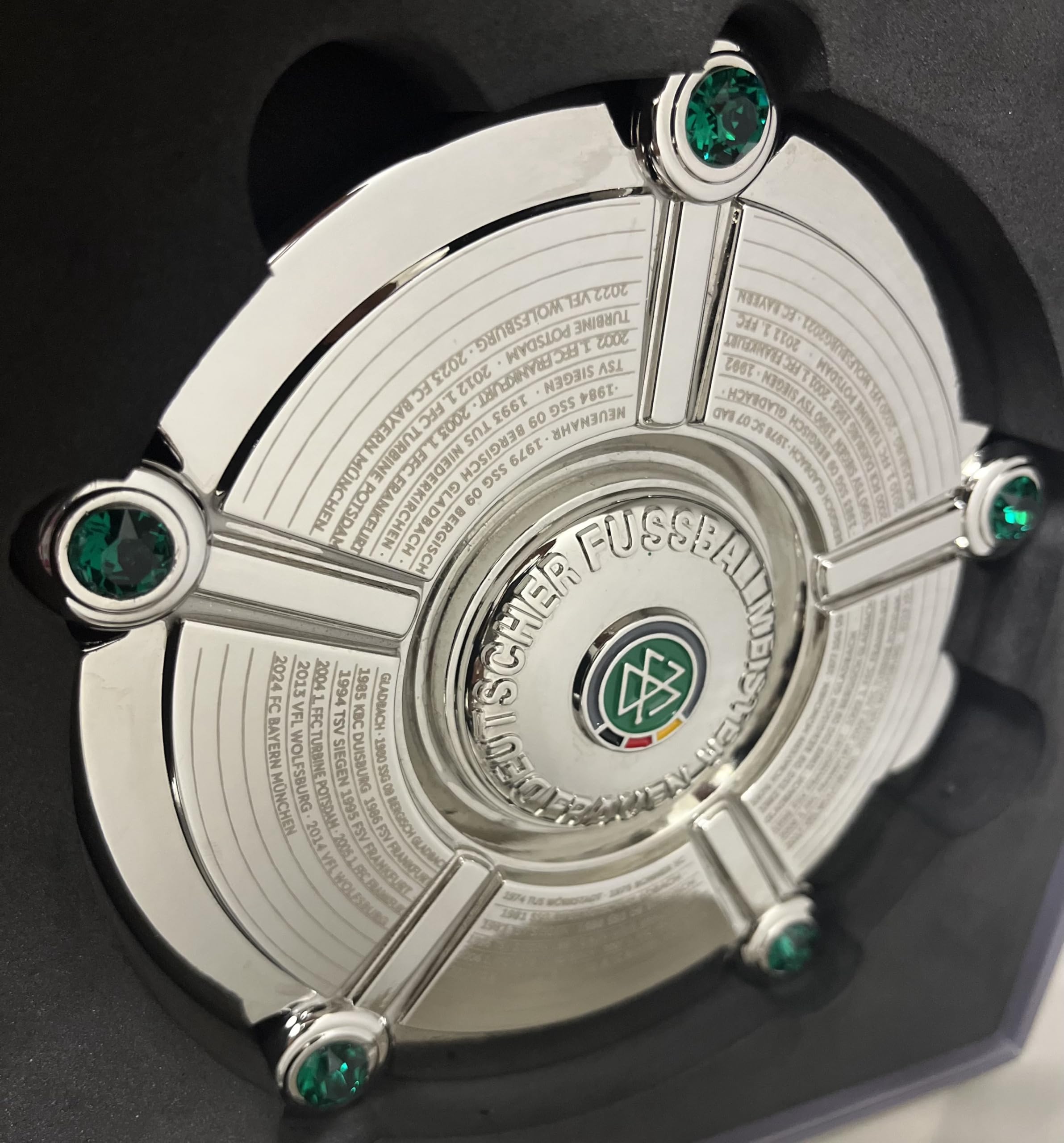 DFB - Balón de fútbol para mujer, 150 mm de diámetro de metal, artículo oficial de la Federación Alemana de Fútbol | Caja de regalo | Certificado de autenticidad holograma | Master Gravuren