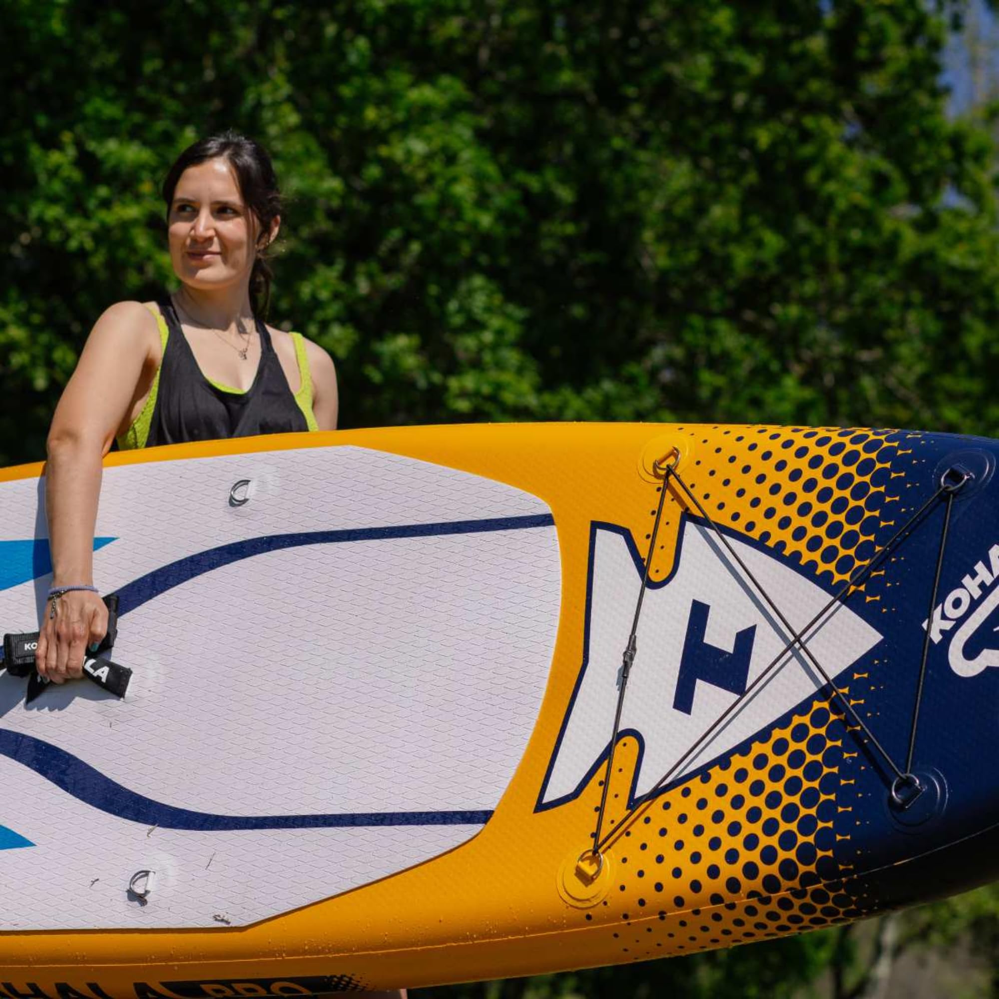 KOHALA Tabla Paddle Surf Hinchable Arrow 10’2” (310 x 81 x 15) cm | Pack Pro con Remo, Bomba Doble Acción, Mochila, Leash y Aletas | Tabla Fusion Avanzada para Adultos
