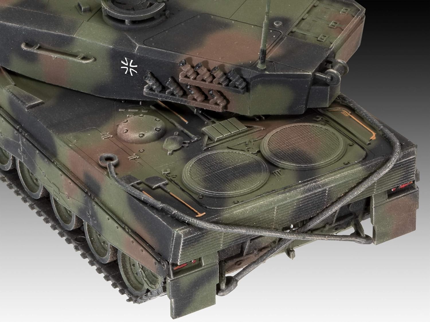 Revell 03311 SLT 50-3 "Elefant + Leopard 2A4 Model Kit