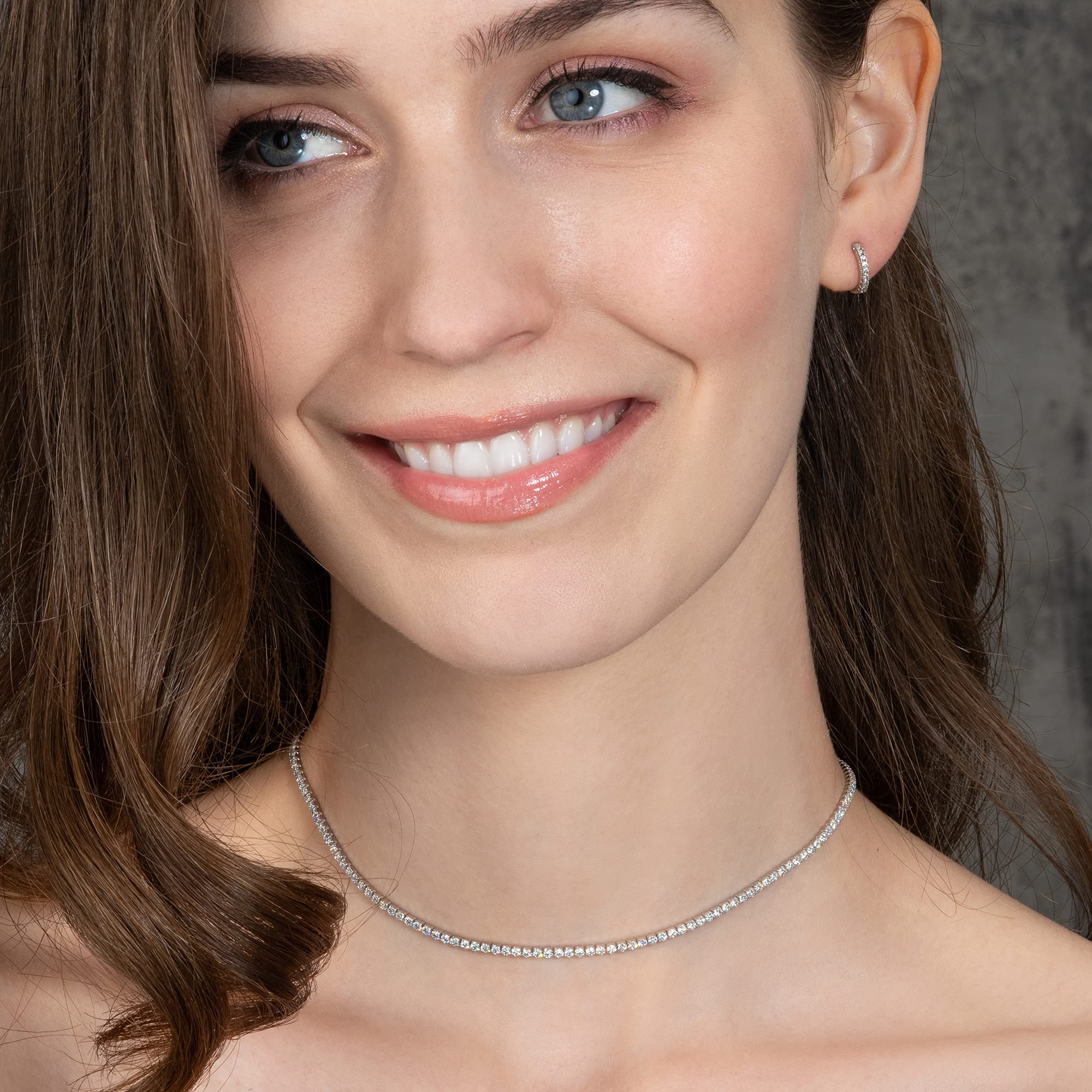 namana Collier Ras de Cou pour Femme et Adolescente, Collier Choker Fin serti de Pierres en Zirconia, Bijoux Femme en Argent ou plaqué Or