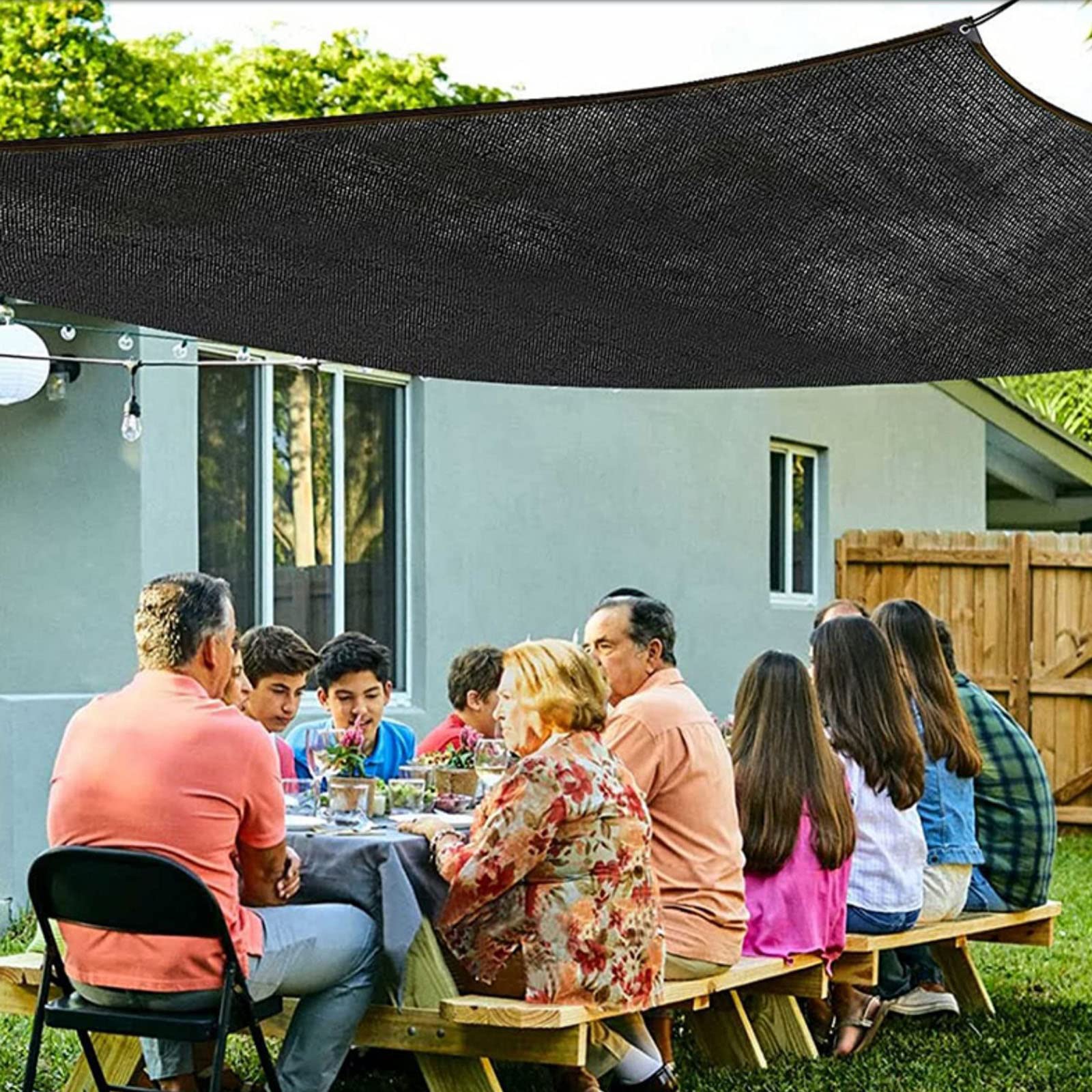 Filet d'ombrage anti-UV pour protéger les plantes de terrasse contre la forte chaleur