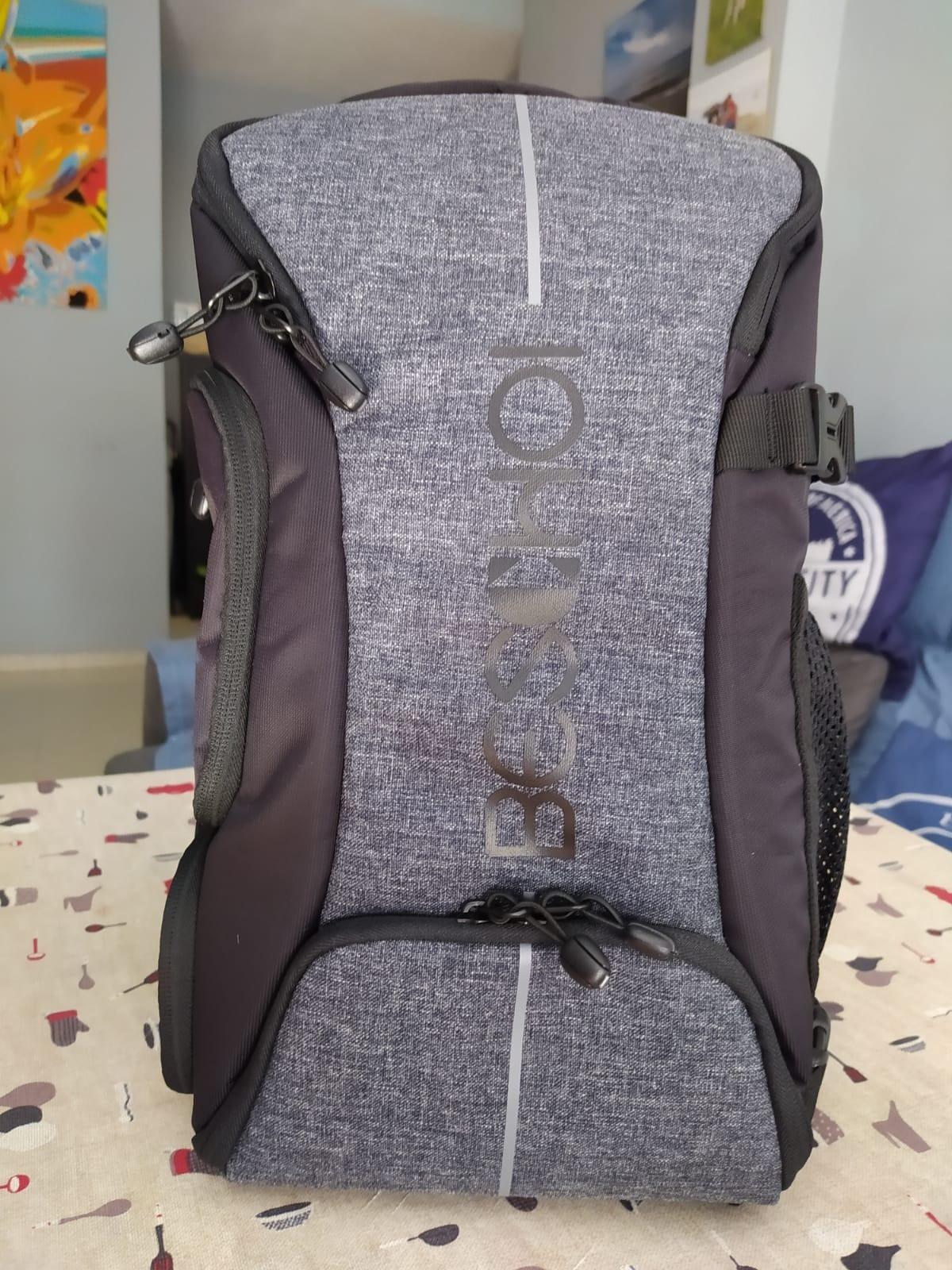 Well built with plenty of room for camera gears