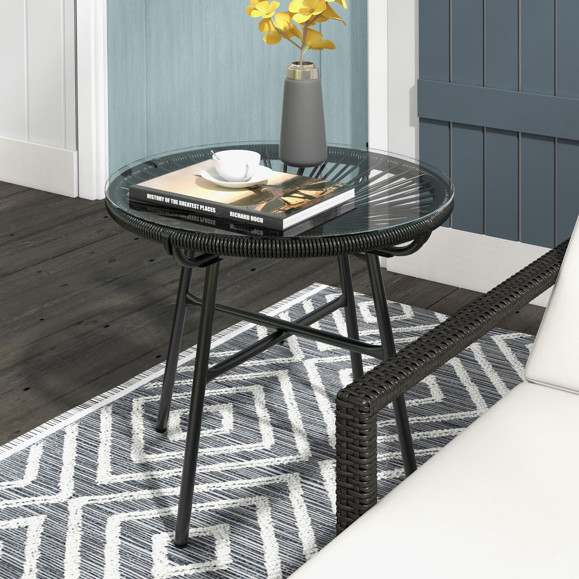 Outsunny Ratten Beistelltisch, Bistrotisch, Kaffeetisch mit Glastischplatte, Runder Gartentisch, für Terrasse, Balkon, Schwarz, 50 x 50 x 50 cm