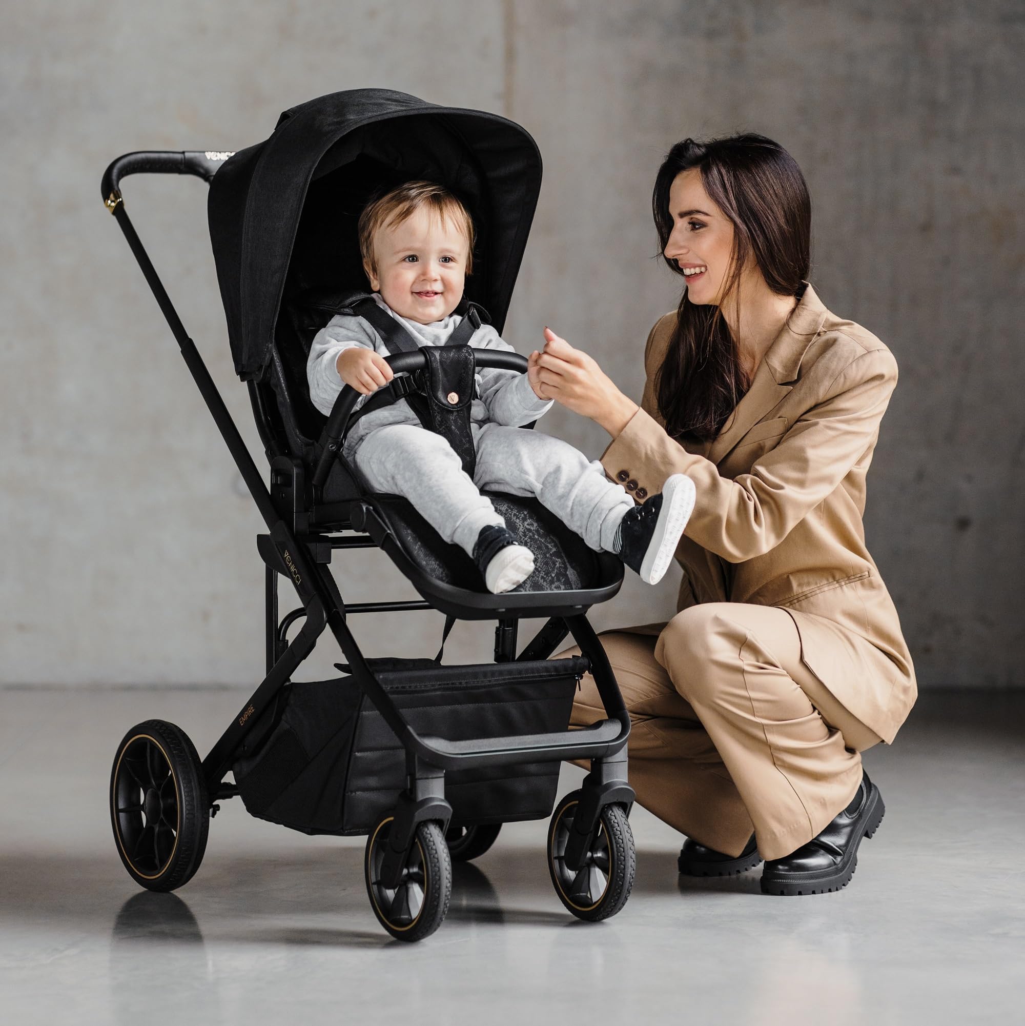 VenicciEmpire 3in1 Plus Travel System Including Pushchair, Carrycot, Engo Car Seat and Engo ISOFIX Base 9-Piece Bundle-Ultra Black