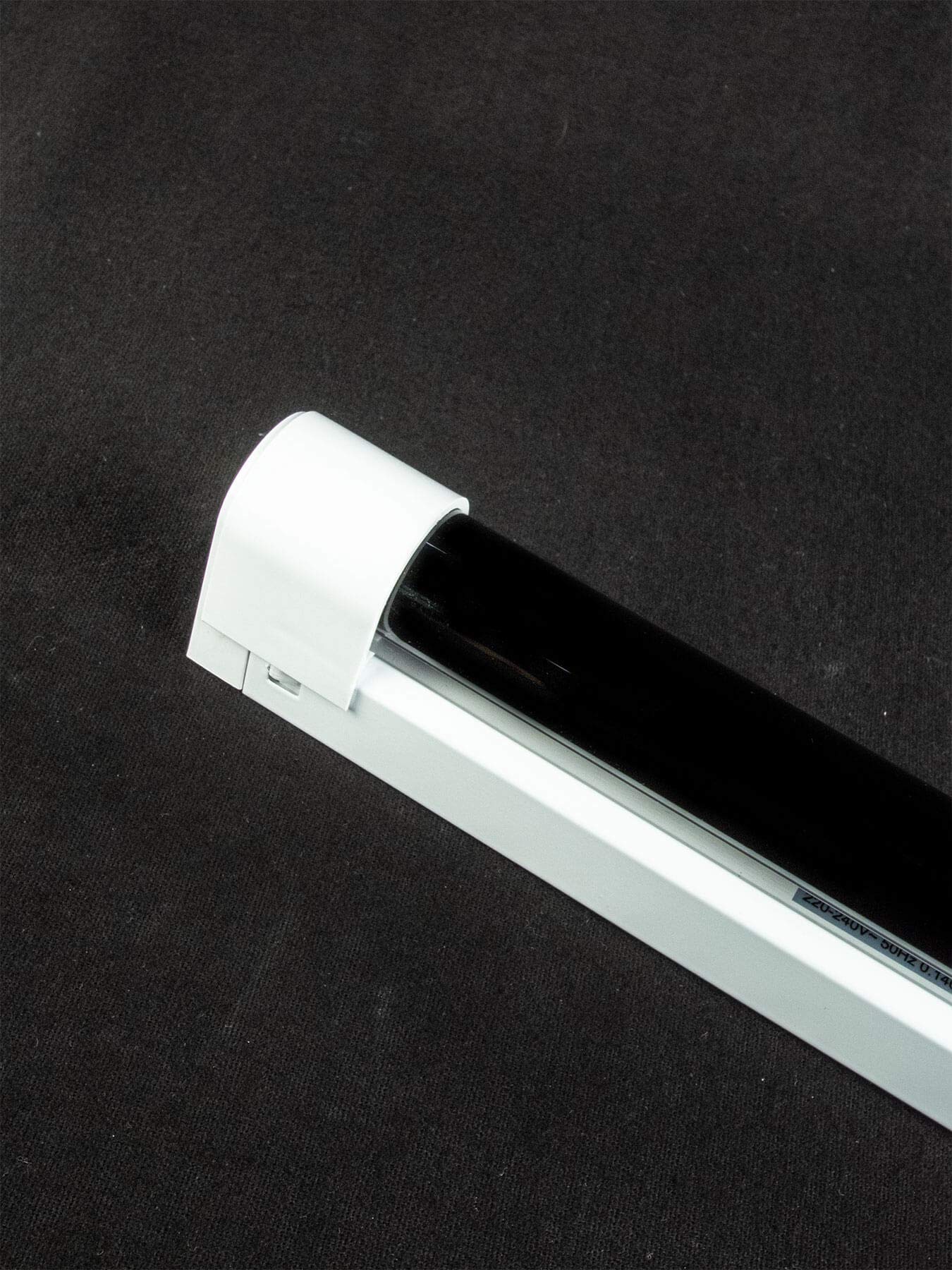 PSYWORK Schwarzlicht Komplettset Eco 120cm 36W mit weißer Fassung