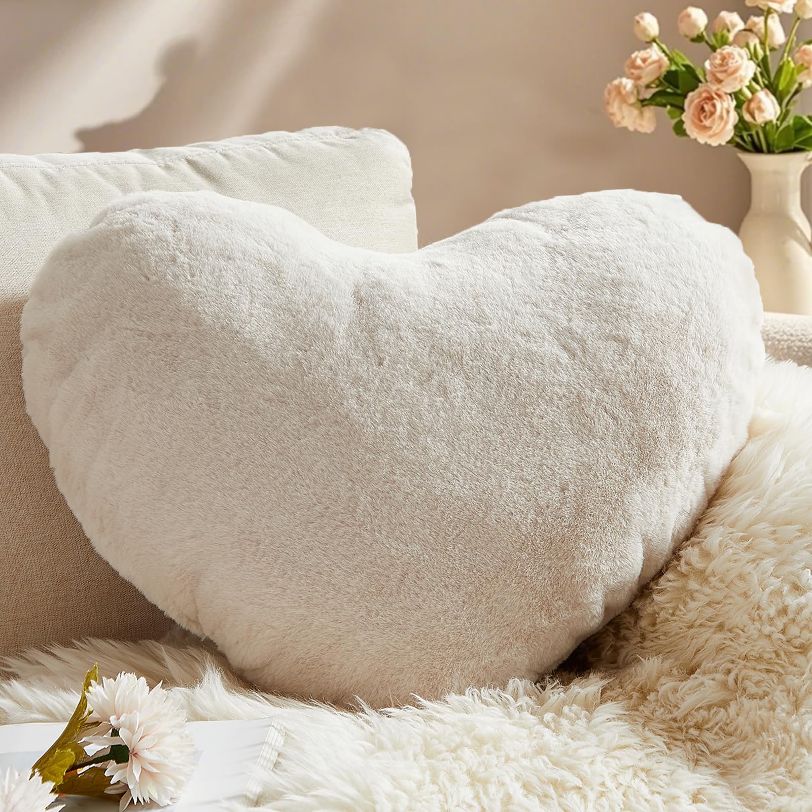 Yhoelata Cojin Corazon, Beige Claro Cojines Peluche Corazon, Grande Almohada en Forma de Corazón Cojín Sofa Personalizado, Cojines Cama Decorativos Aesthetic, Regalo 37x47cm