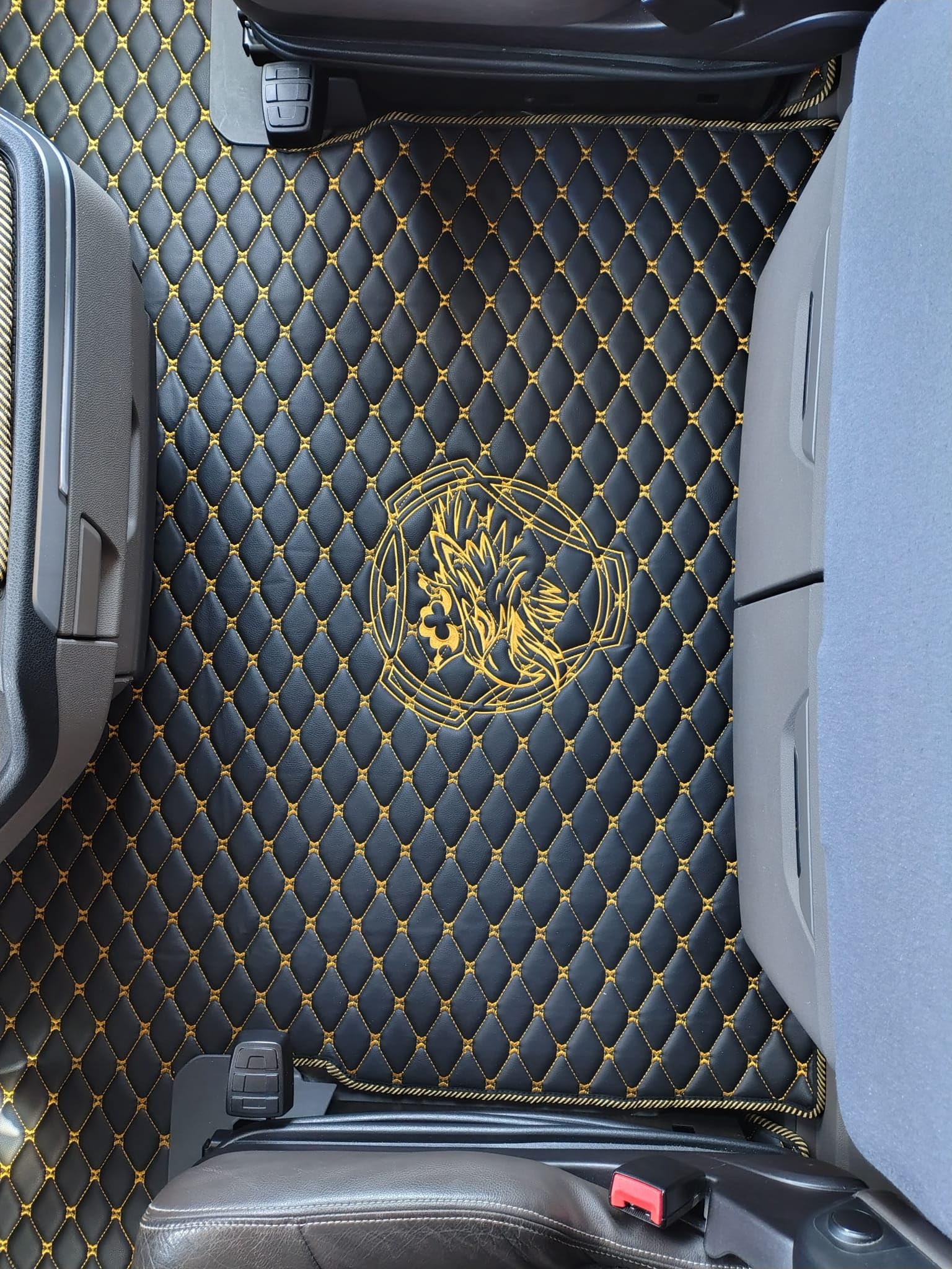 Alfombrillas de camión compatibles con SCANIA S alfombrilla de pie (material negro, hilos dorados)