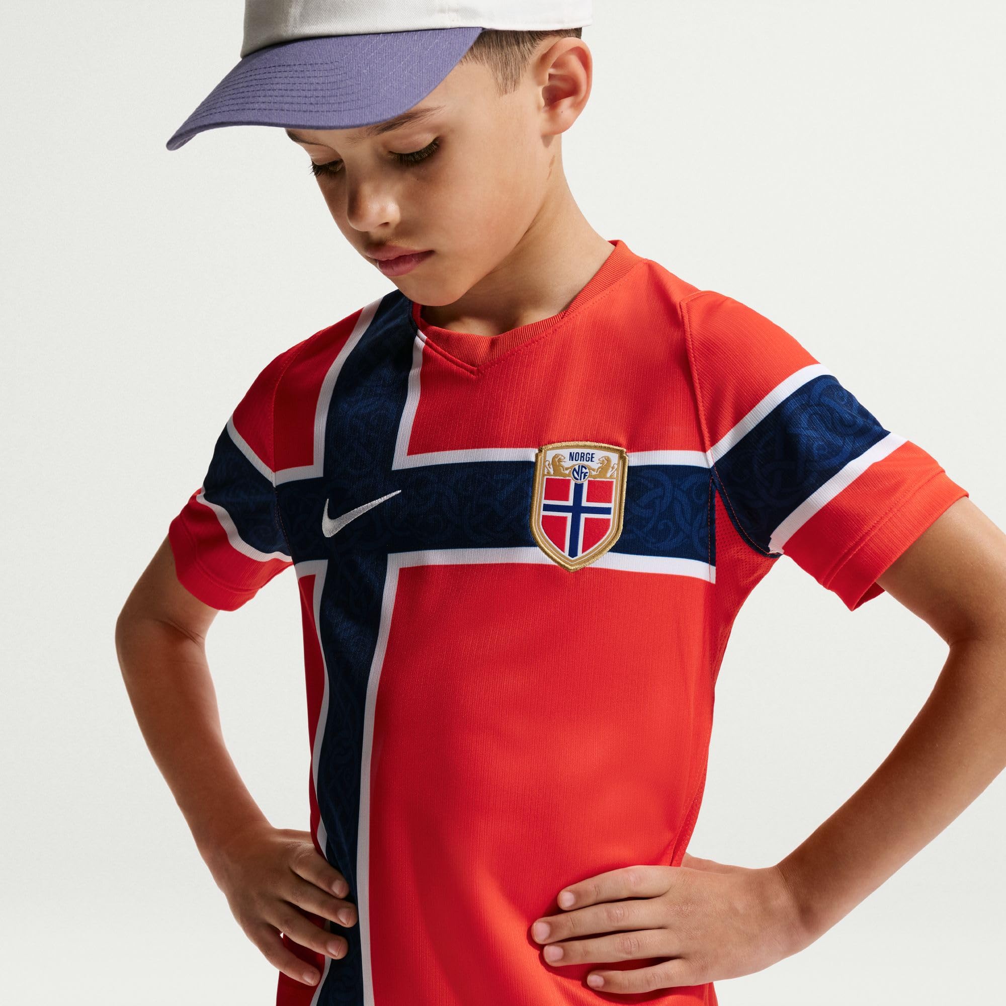 Norwegen 2026 Heimspiel Replika-Fußballtrikot mit Nike Dri-FIT-Technologie (ältere Kinder), IB5150