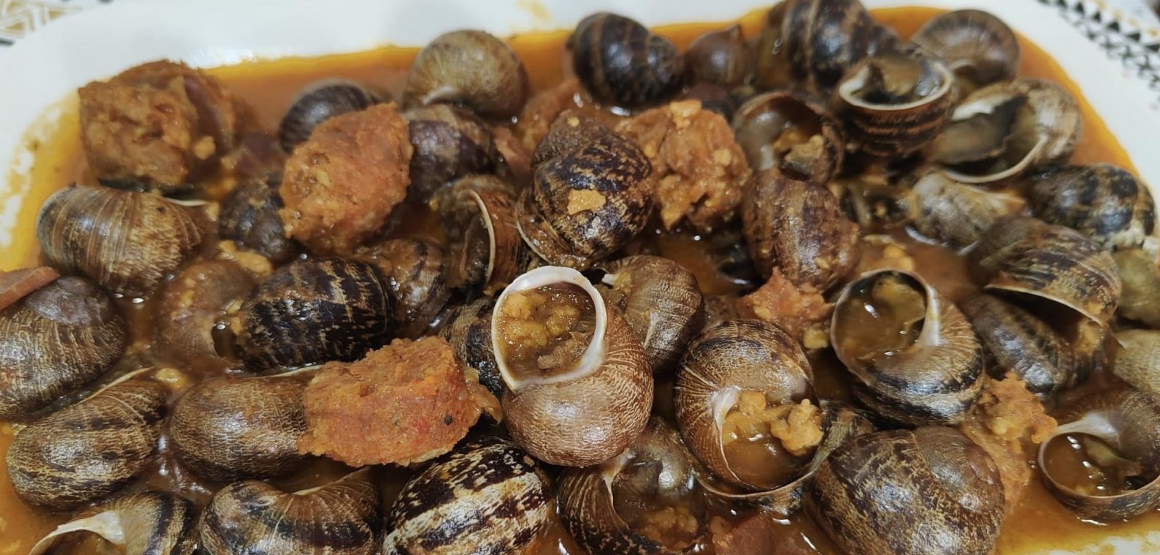 Lumache in salsa Riojana. Lumache in umido. Giarrettiera piccante. Gourmet. Lumache cotte 720ml. Ricetta familiare e fatta in casa. Regalo originale per tutti. Prodotto 100% fabbricato in Spagna.