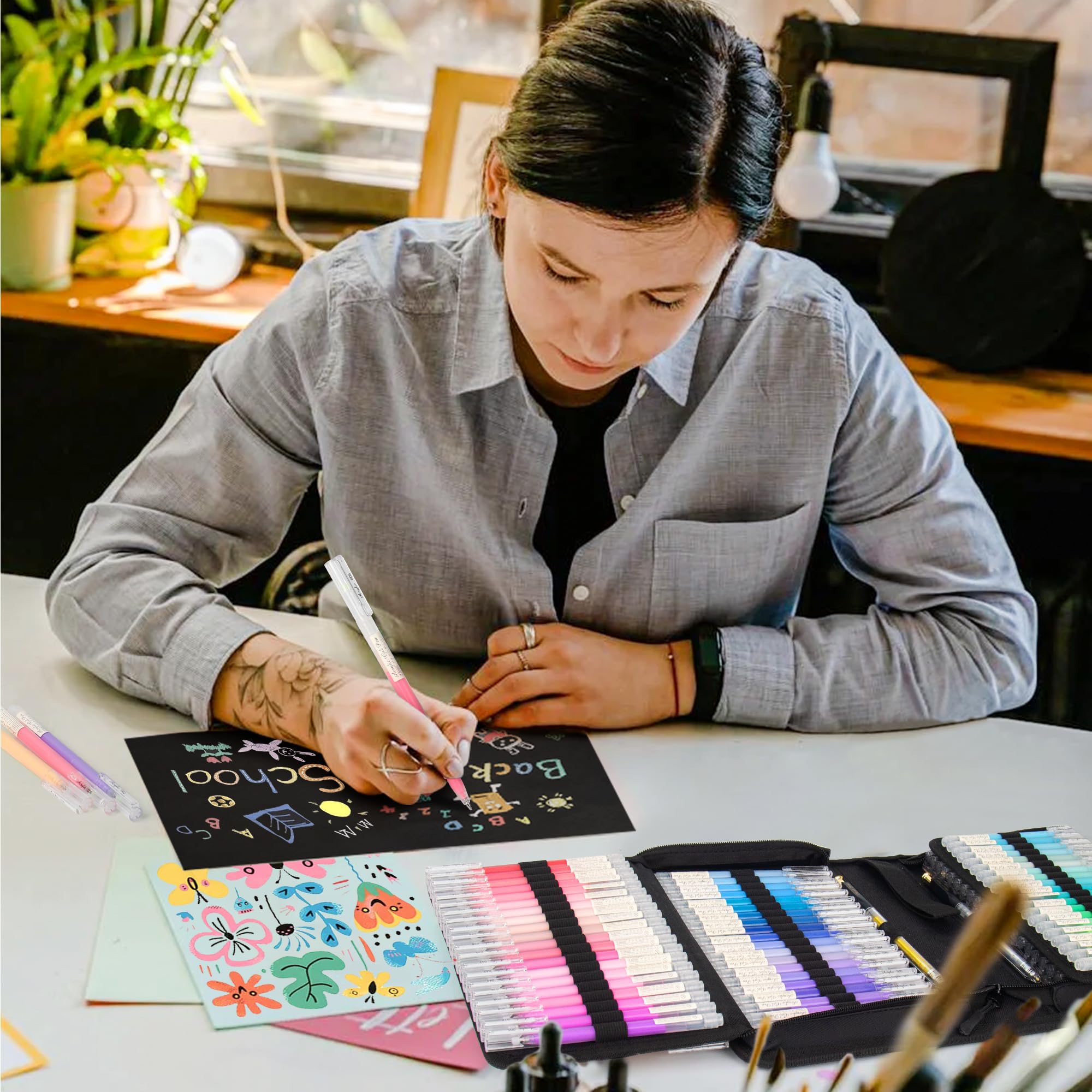 ZSCM Blocco da disegno in carta nera e penne gel acriliche in 100 colori per disegno, penna a inchiostro acrilico a punta fine da 1 mm, penne a inchiostro opaco per archiviare disegni su carta nera