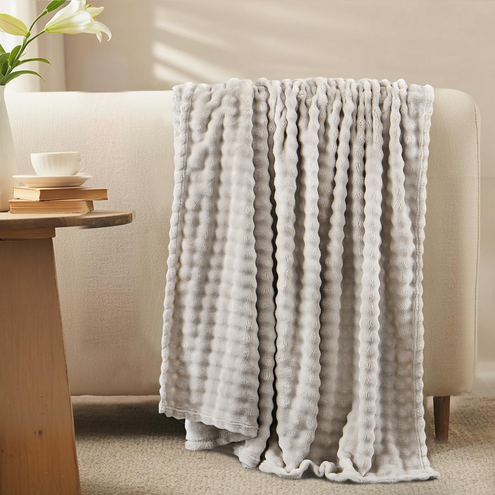 RUIKASI Fleece Throw Blanket for Sofa - Beige Single Fluffy Bubble Throws Cozy Blanket with Reversible Design, Throw 130x150 cm - Image 3