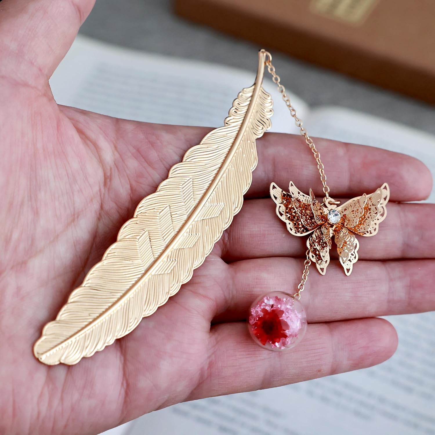 Toirxarn Metal Feather Bookmark for Mother's Day, Women's Birthdays & Teacher Appreciation, Chic Literary Accessory & Elegant Reading Aid for Readers and Book Lovers - with Gift Box 3 81Kcw2U26RL. AC SL1500