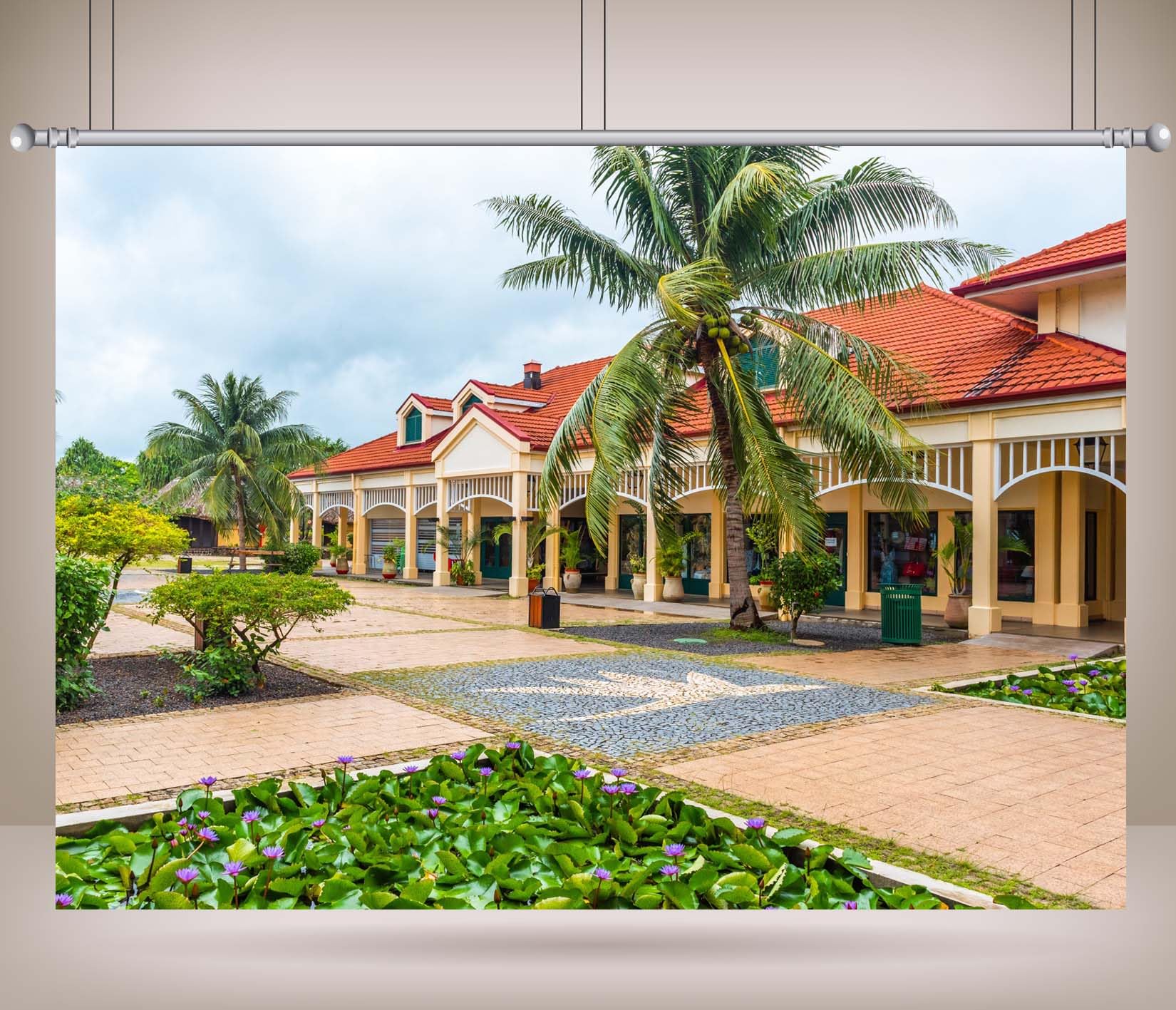 12x8FT (3.6x2.5m) Cortile Tropicale Resort Con Palme Sfondo Fotografico | Giardino Di Hotel Su Isola Soleggiata Fondale In Tessuto,Ville Con Tetto Rosso,Per Feste Di Viaggio E Ritratti,Photo Booth