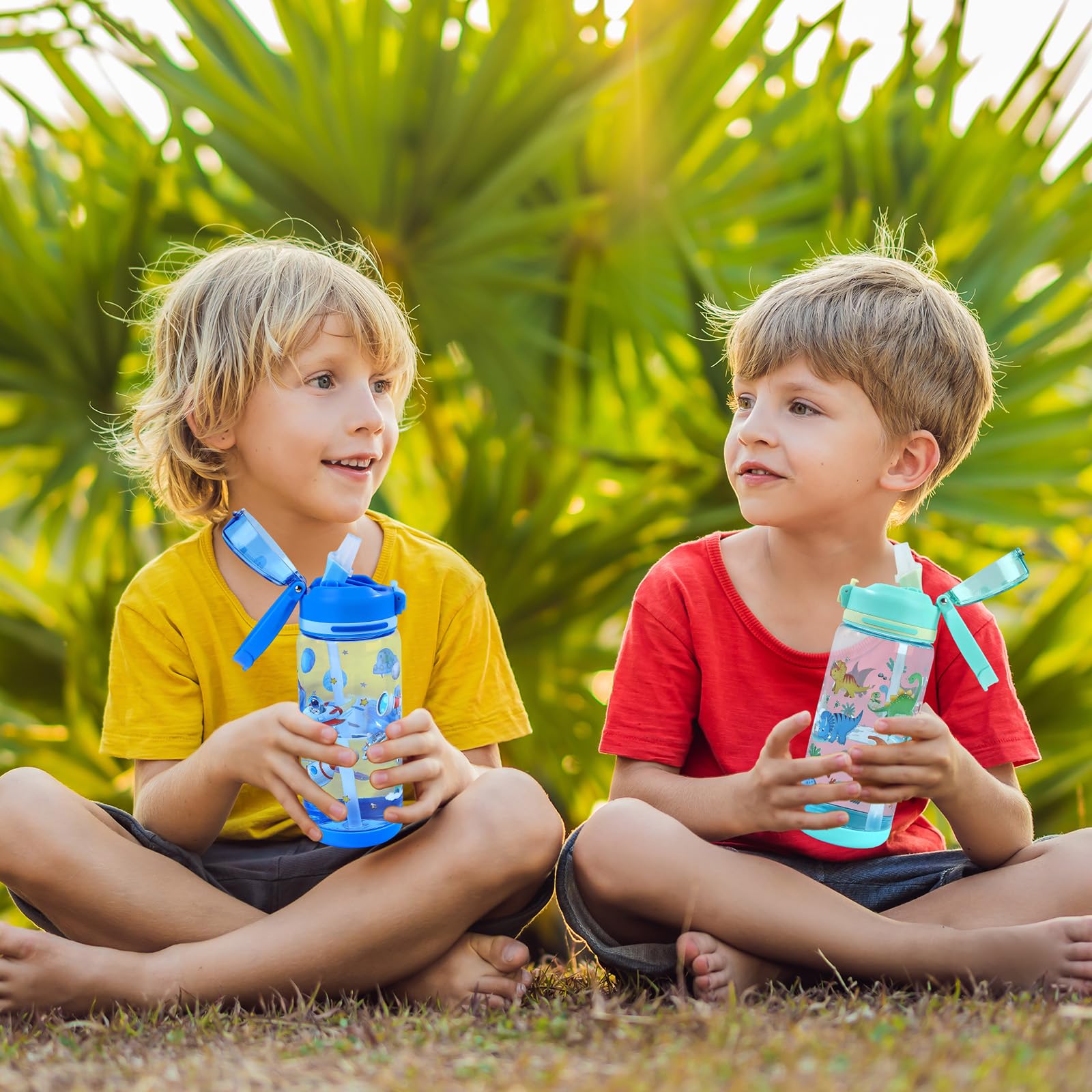 Decalsweet drinkfles voor kinderen, 600 ml drinkfles met rietje, fles voor school en sport, lekvrije waterfles voor kinderen van drie jaar en ouder (Bouwvoertuig
