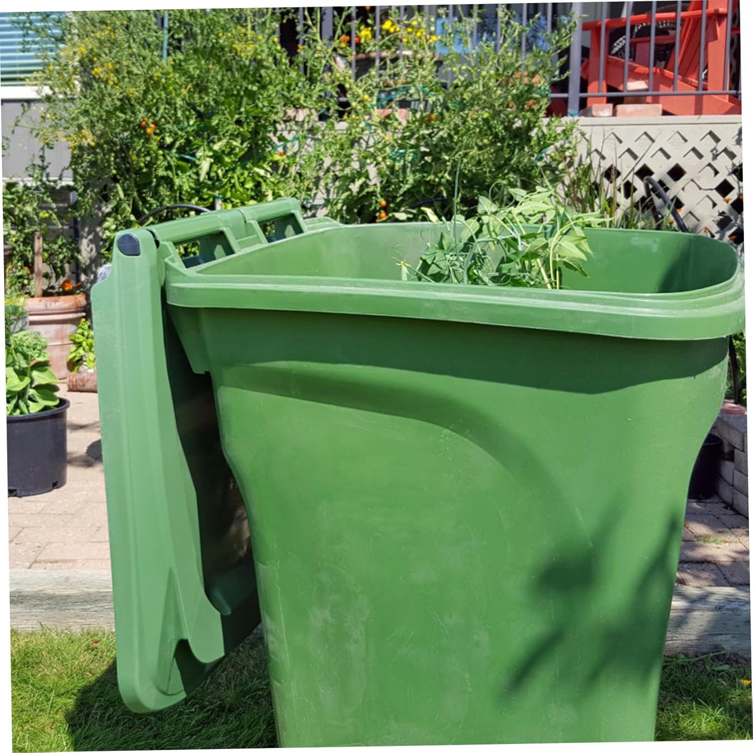 Trash Can Lid Replacement Large Garbage Can Cover Plastic Waste Bin Lid for Kitchen Bathroom and Outdoor Use Easy to Clean Sturdy Design