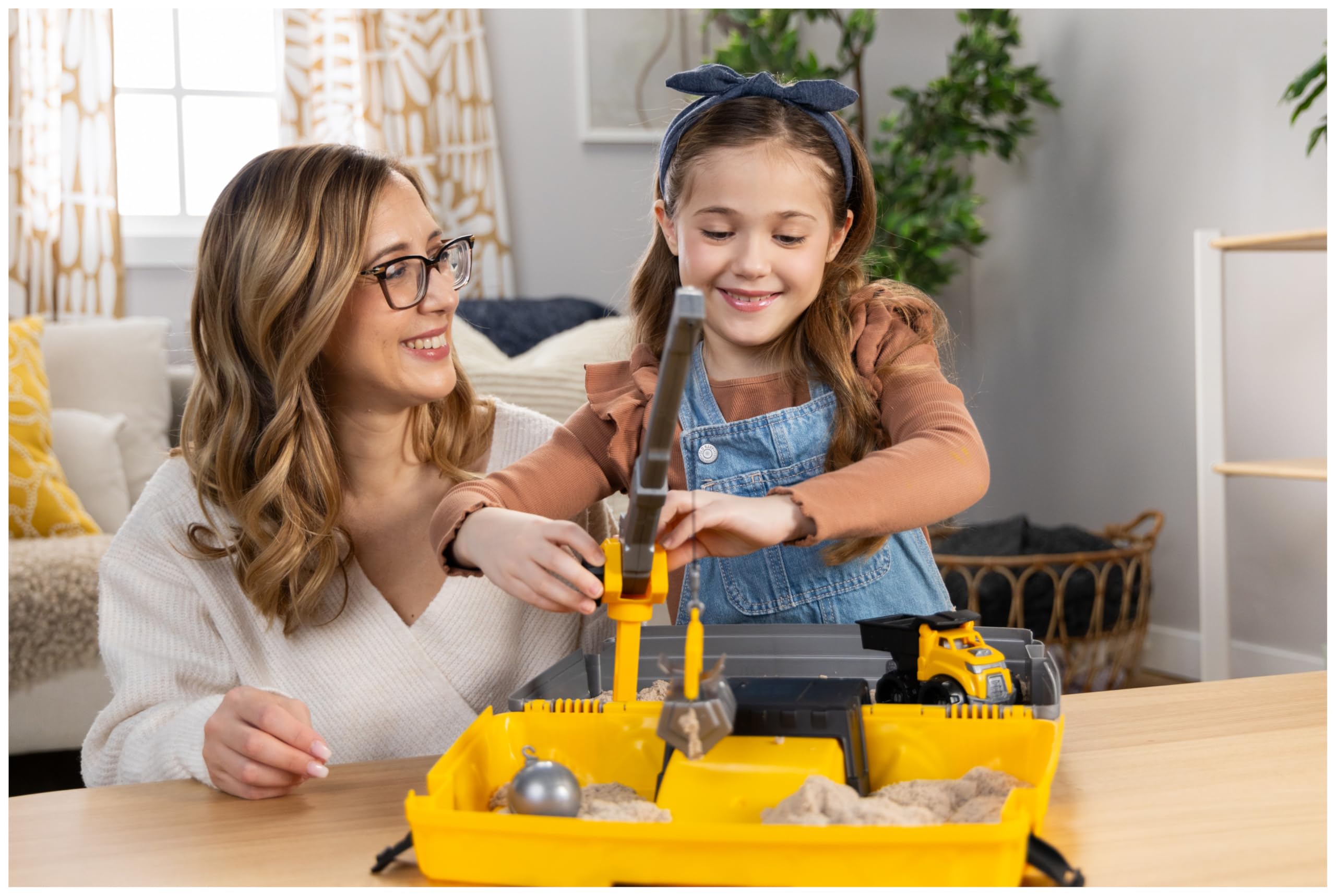 Kinetic Sand Sable Magique - Mallette de Construction 907 G + 3 Accessoires - Emportez Votre Sable À Modeler Partout & Sculptez Vos Créations comme De La Pâte À Modeler - Jouet Enfant 3 Ans Et +