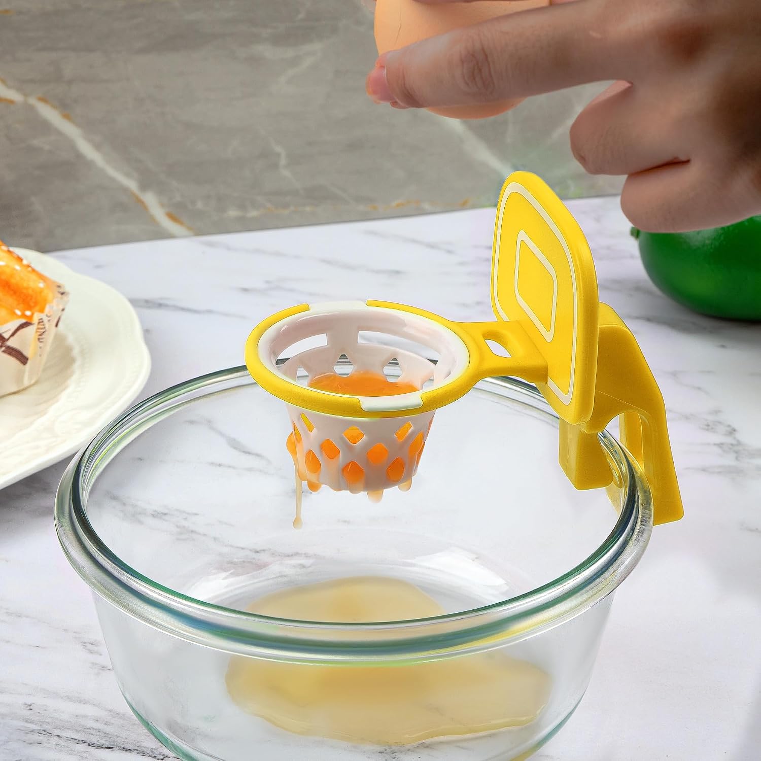 JANKOW Basketball Hoop Cute Egg Separator, Basketballs Rim Shape Eggs Yolk White Filter, Basketball Hoop Design Egg Separator for Baking and Cooking (Yellow)