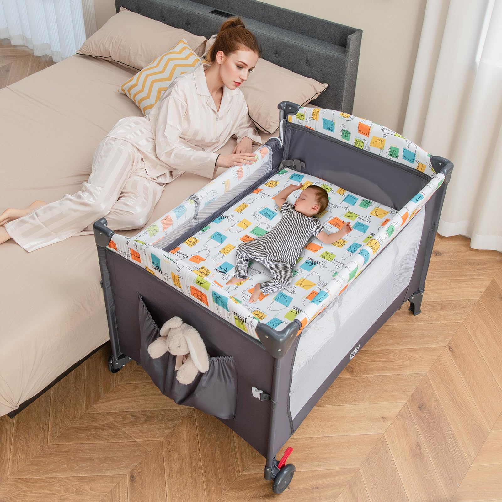 GOPLUS Cuna de Viaje Bebe 5 en 1 con Cambiador, Colchón, Juguetes Colgantes, Caja de Música, Altura Ajustable, Ruedas, Centro de Actividad, Cama Plegable para Bebé 0-3 Años, Carga 15 kg (Gris)