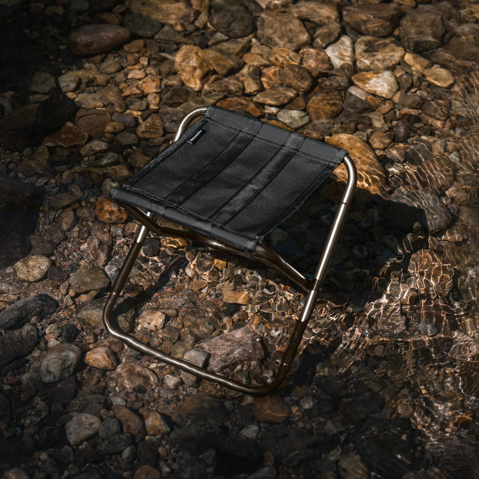 Naturehike Campinghocker Camping Hocker Klapphocker Faltbar Tragbarer Mini Klapphocker für Angeln Picknick Outdoor (Schwarz)