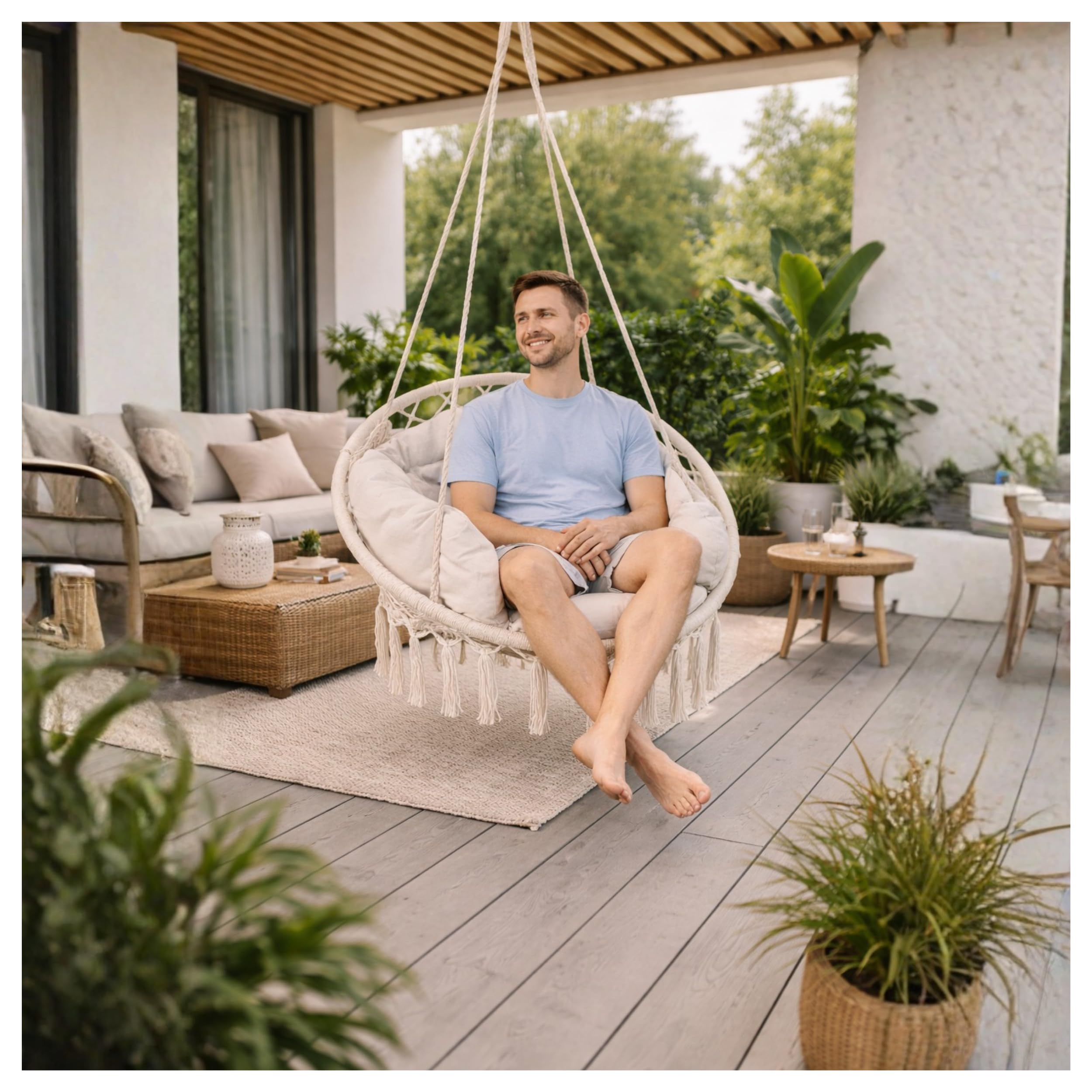 Deccart Makramee Hängesessel mit Kissen - Runder Hängestuhl aus Baumwolle - Boho Hängesitz Beige - stabile Metallringe, hängender Sessel für Wohnzimmer, Balkon, Garten, Kinderzimmer
