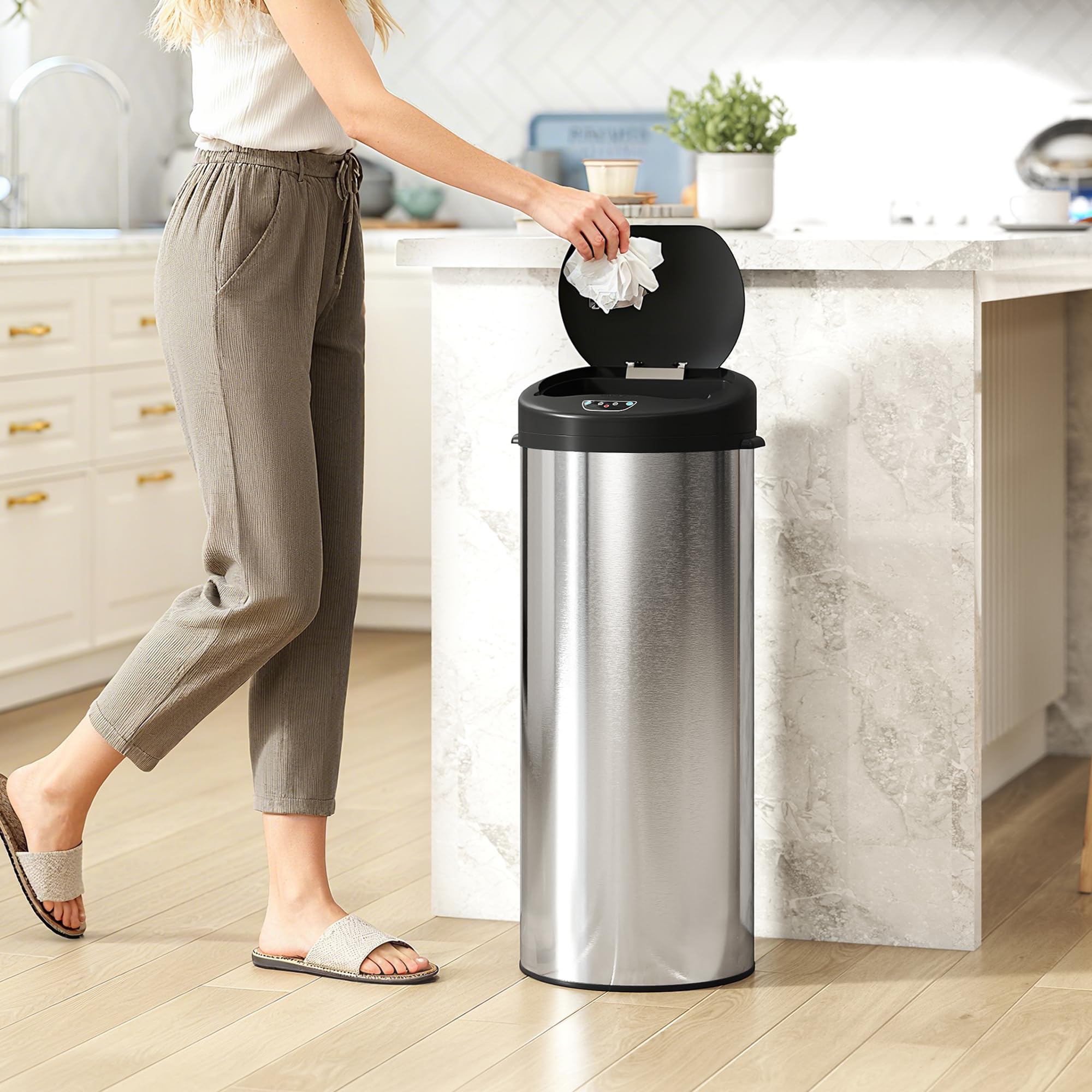 HOMCOM Cubo de Basura Cocina Automático 55 L con Sensor Infrarrojo, Papelera de Cocina de Acero Inoxidable Antihuellas con Cierre Suave y Anillo para Hogar, Oficina y Dormitorio, Plateado