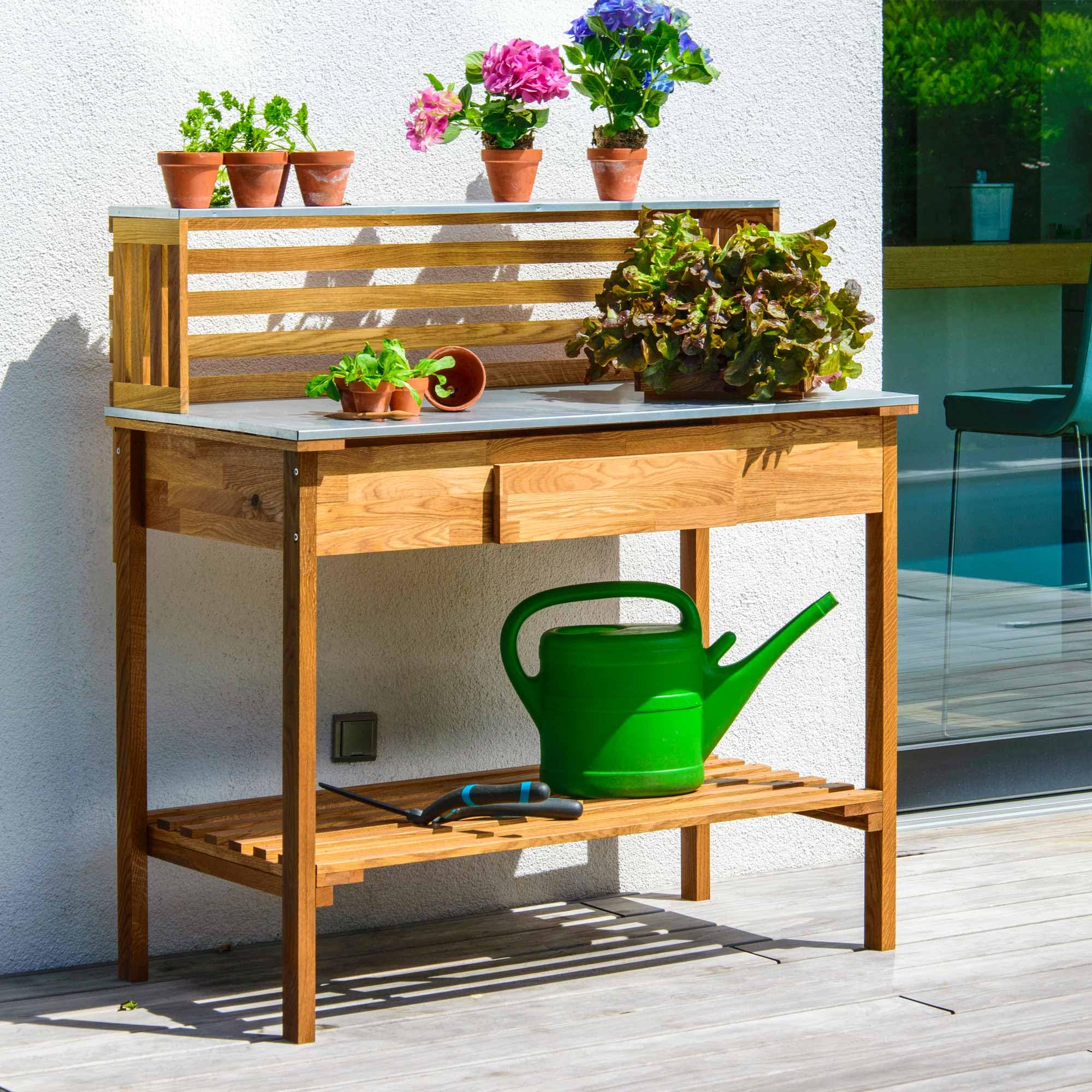 dobar® 29140FSCe XXL Premium Pflanztisch aus robustem Eichenholz | Gärtnertisch mit verzinkter Arbeitsfläche und Ablage | Wetterfester Outdoor Umtopftisch | 117 x 62 x 124 cm | Natur