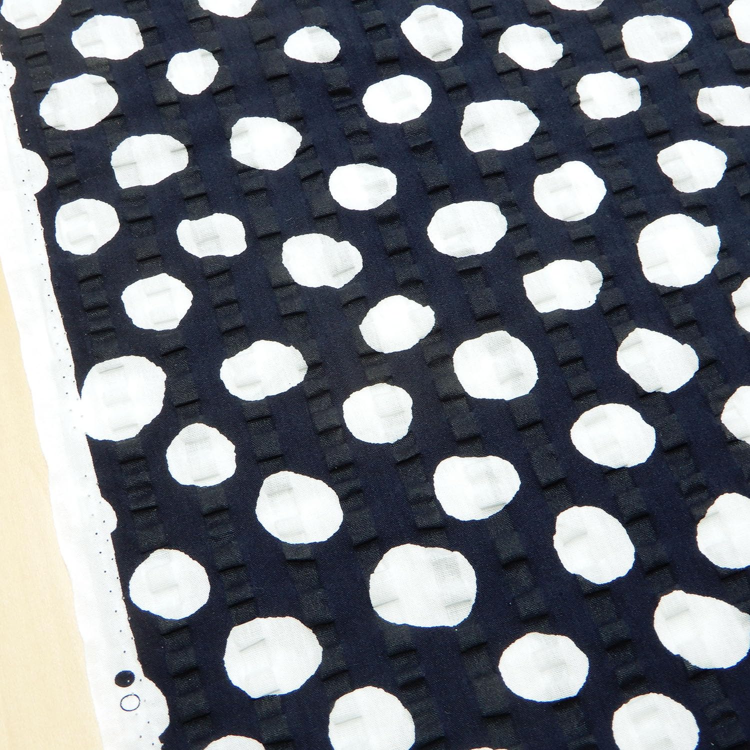 Amazon | リップル 生地 ランダムドット 水玉 ゆかた 浴衣 布 甚平 布地 ハンドメイド ファブリック【1ｍ単位】 (濃紺) | 布・生地  通販
