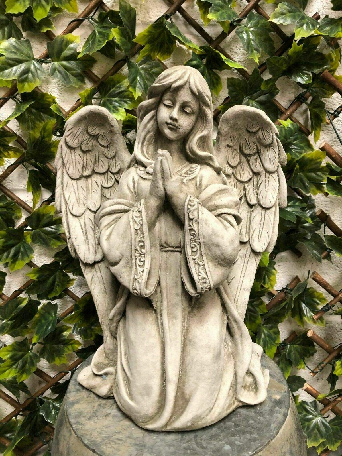 Statua di angelo in preghiera in pietra ricostituita | Ornamento da giardino in calcestruzzo vintage