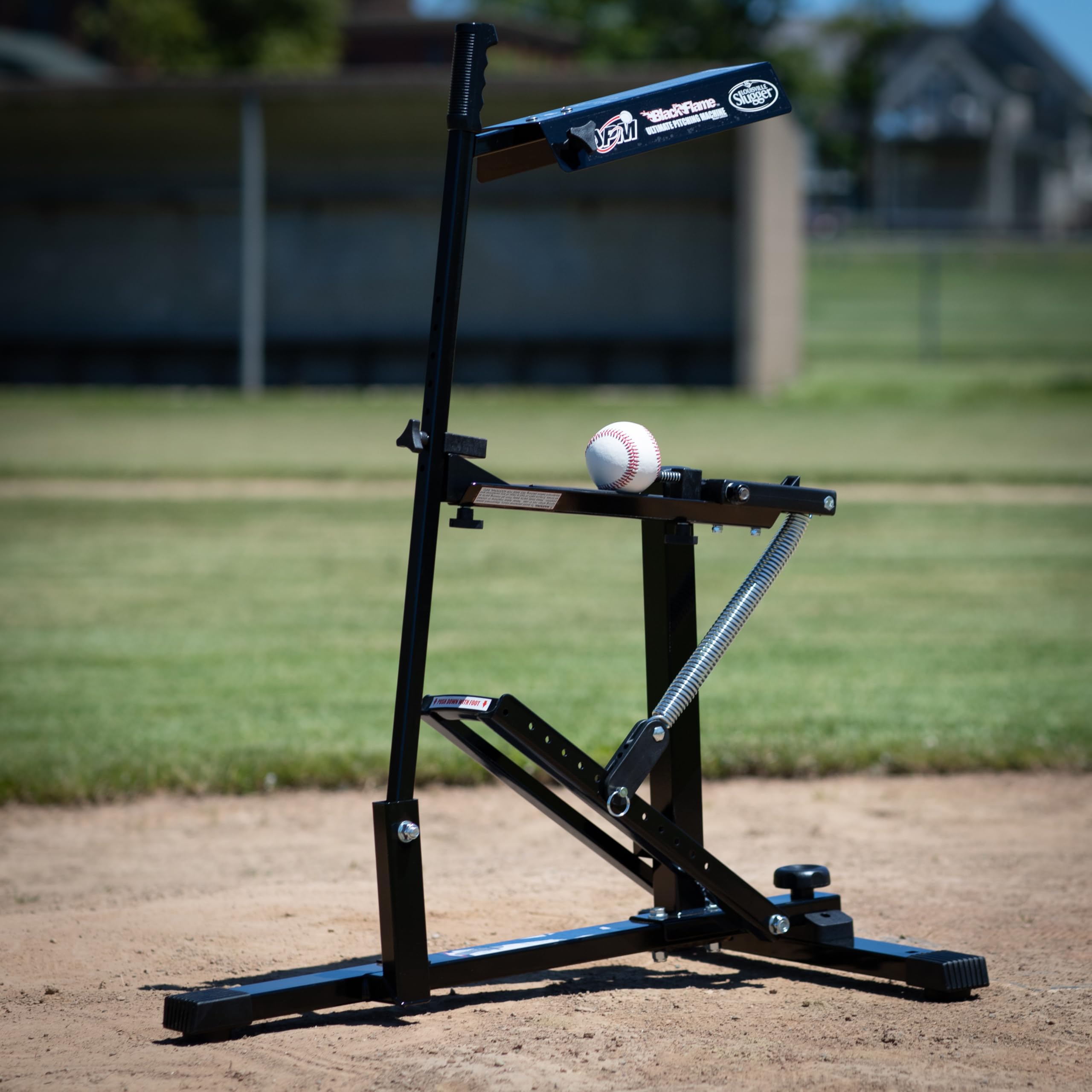 Amazon | Black Flame Pitching Machine | ルイスビルスラッガー