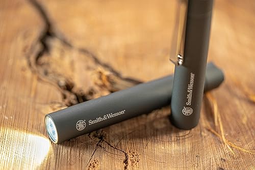 Miniatura 4 de Smith & Wesson Micro linterna de protección nocturna con diseño compacto, fácil operación y construcción resistente para EDC, trabajo,