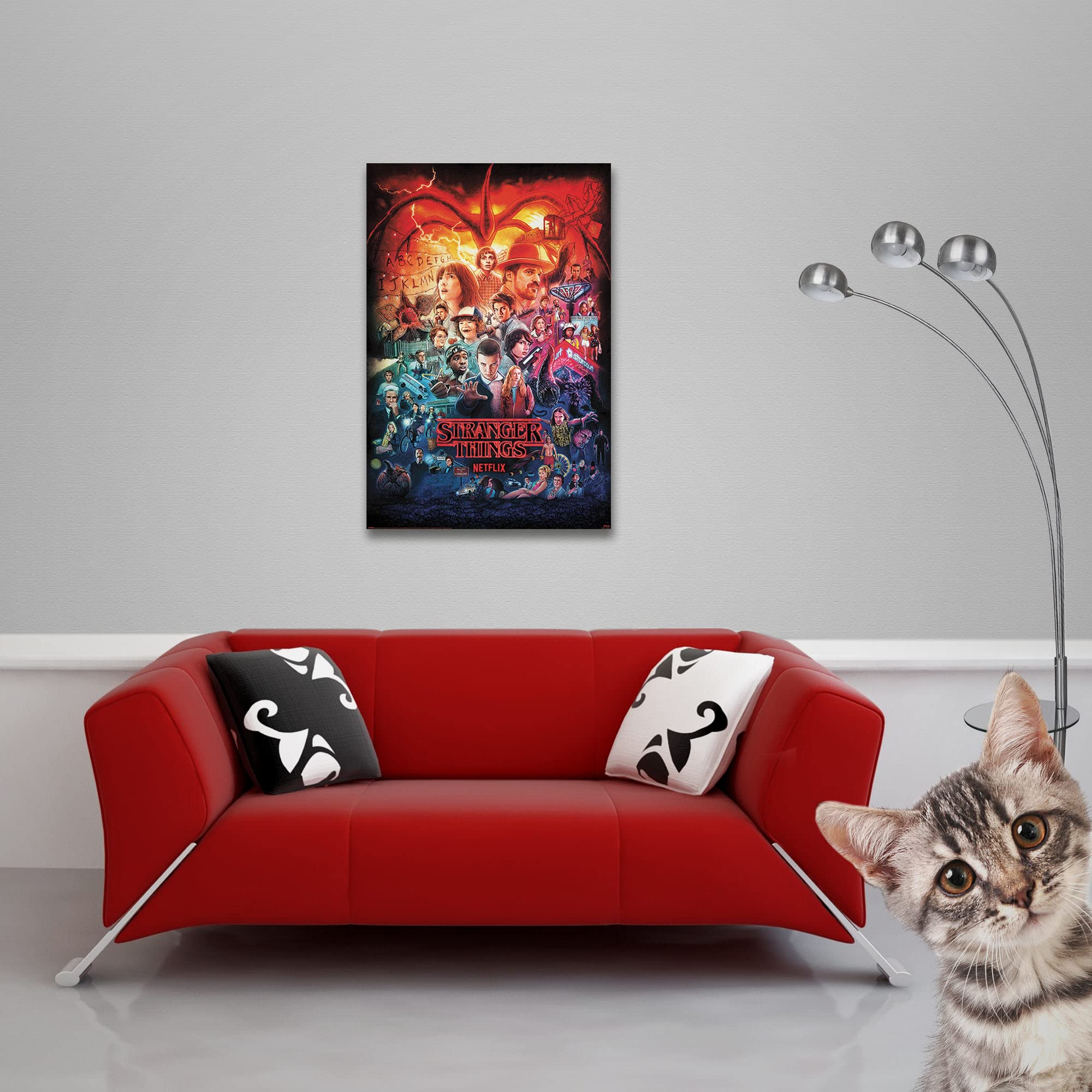 empireposter Stranger Things - Stagione 4 - Poster Stampa - Dimensioni 61x91 ,5 cm + 2 Barre per Poster in Legno 61 cm