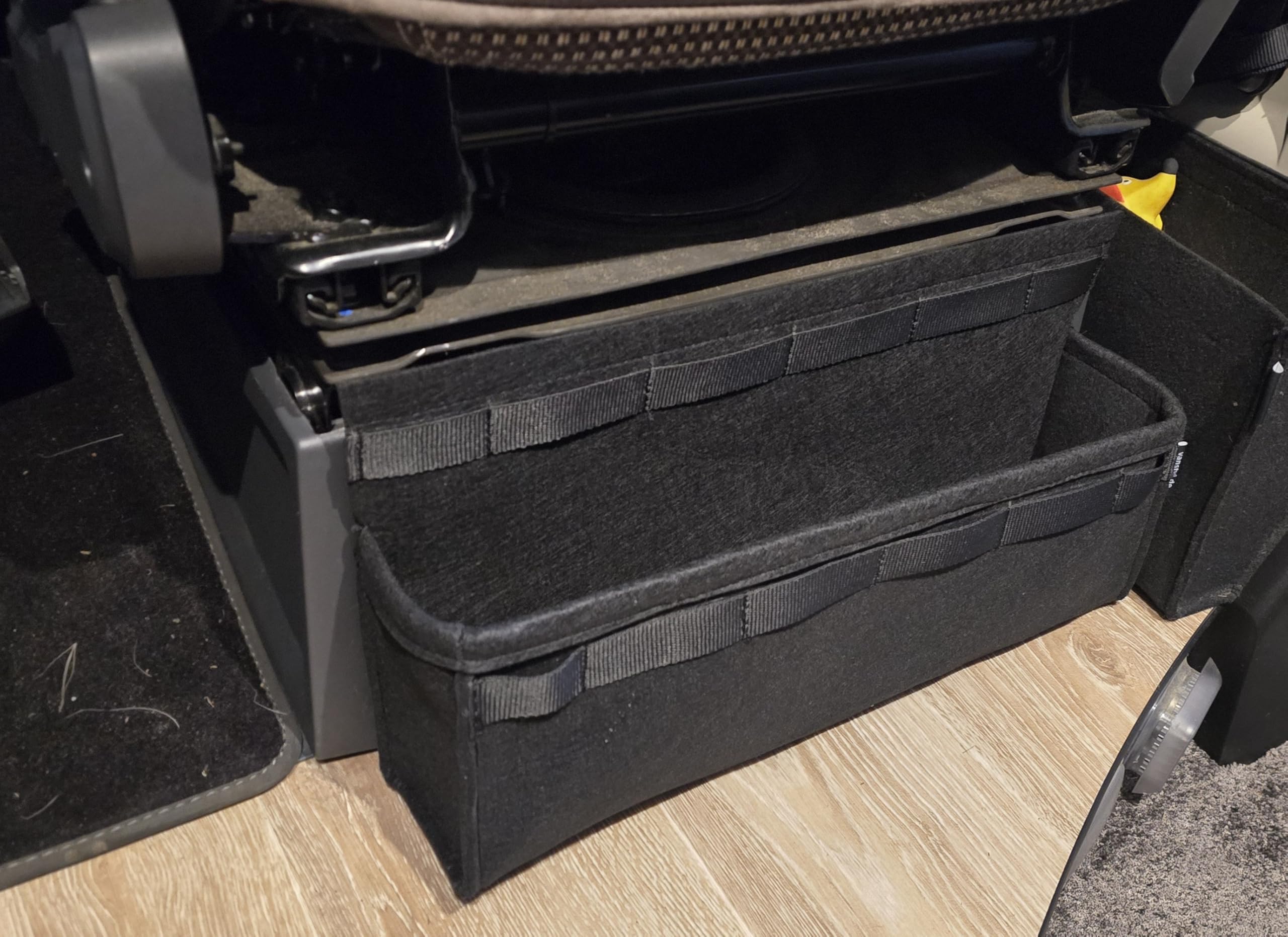 Generisch Stauraumtasche Tasche FILZ für die Sitzkonsole mit Magnethalter für Wohnmobil/Kastenwagen (Schwarz)