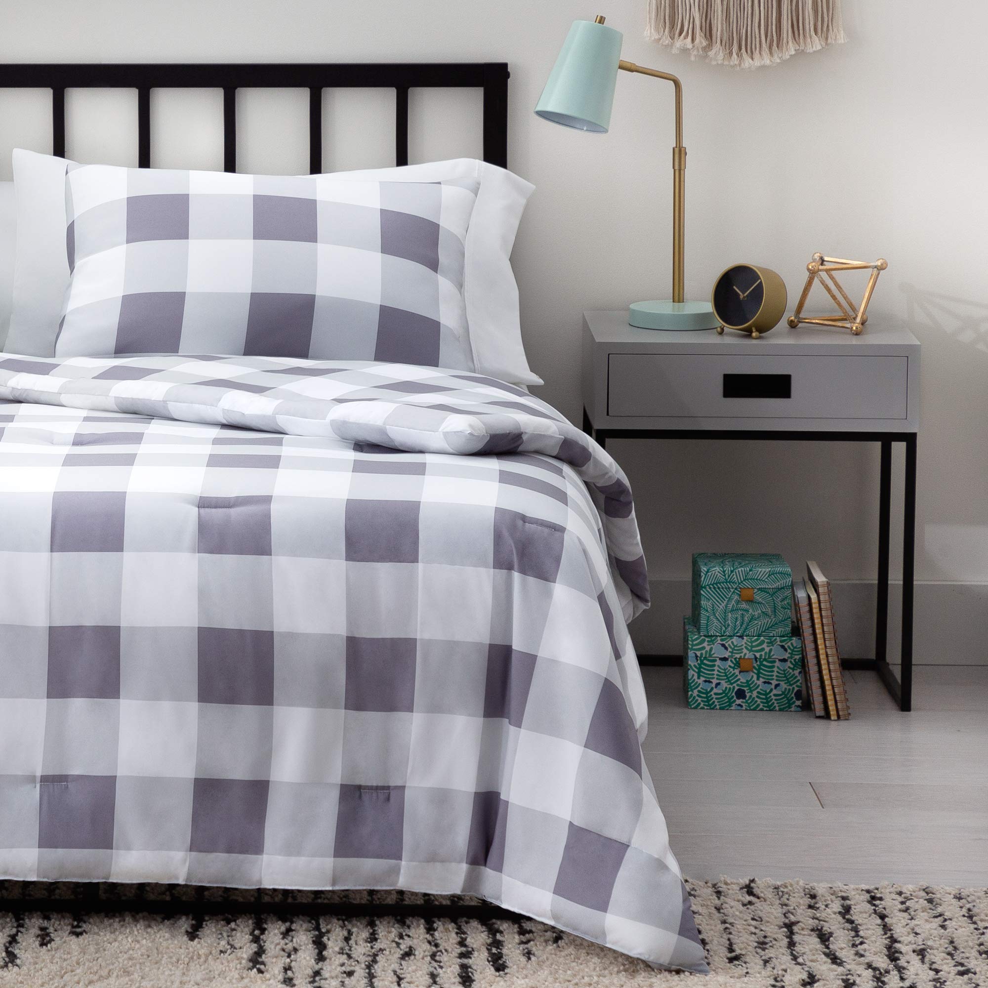 LINENSPA All-Season Reversible Designer Down Alternative Comforters - Hypoallergenic - Microfiber Fill - Machine Washable