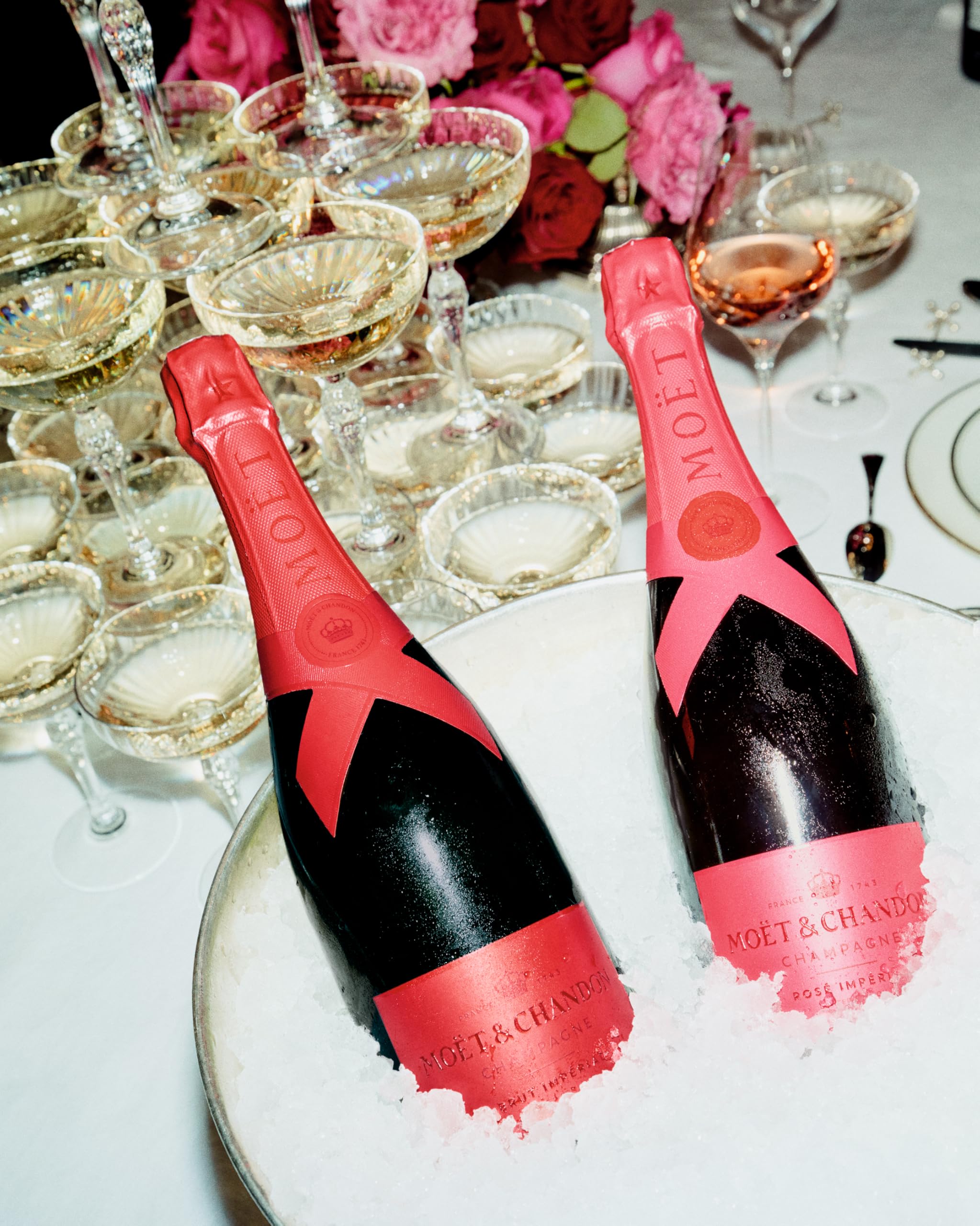 Moët & Chandon Brut Impérial Champagne, Red Limited Edition Gift