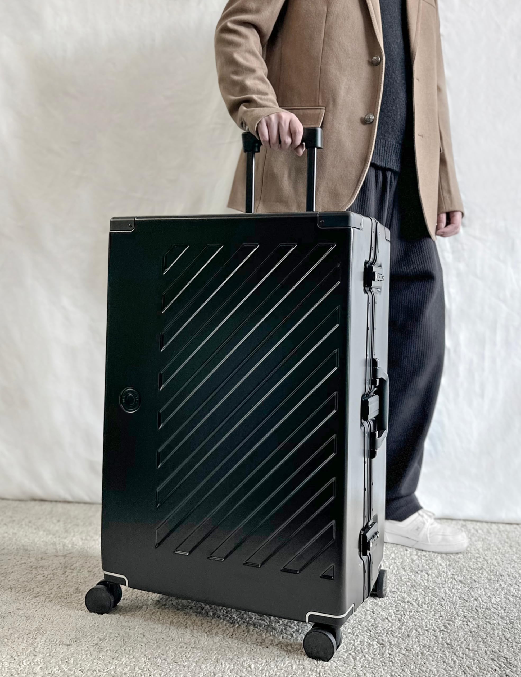 JLY Valigia Rigida 100% Policarbonato Senza Cerniera, Trolley da Viaggio con Doppio Lucchetto TSA, 4 Ruote Girevoli e Manico in Lega di Alluminio, Bagaglio da Stiva (Nero Acciaio, L (77cm 97L))