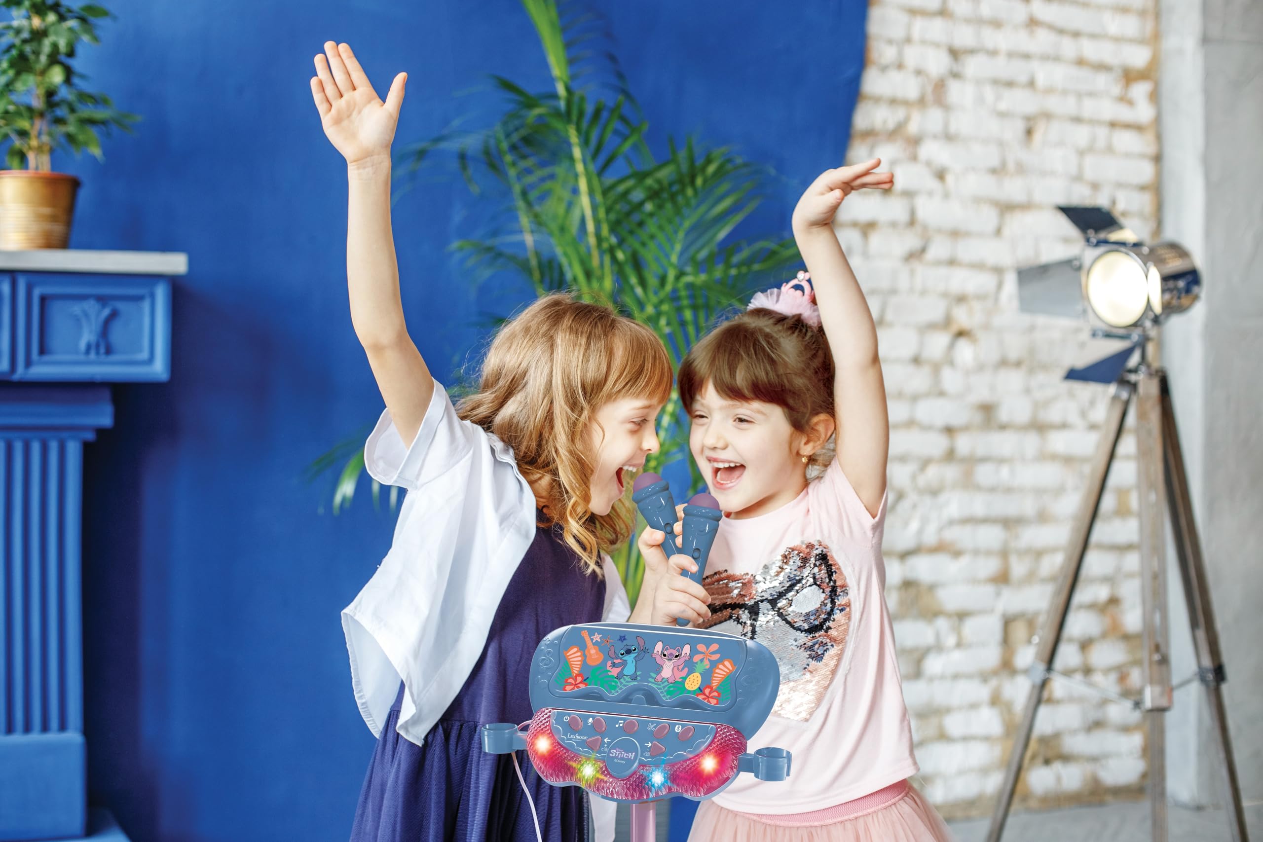 Lexibook Stitch, Altoparlante Luminoso su Supporto per Bambini, Gioco Musicale, Altezza Regolabile, Effetti di Luce, 2 microfoni Inclusi, Ingresso MP3, Bluetooth, Blu, S160D